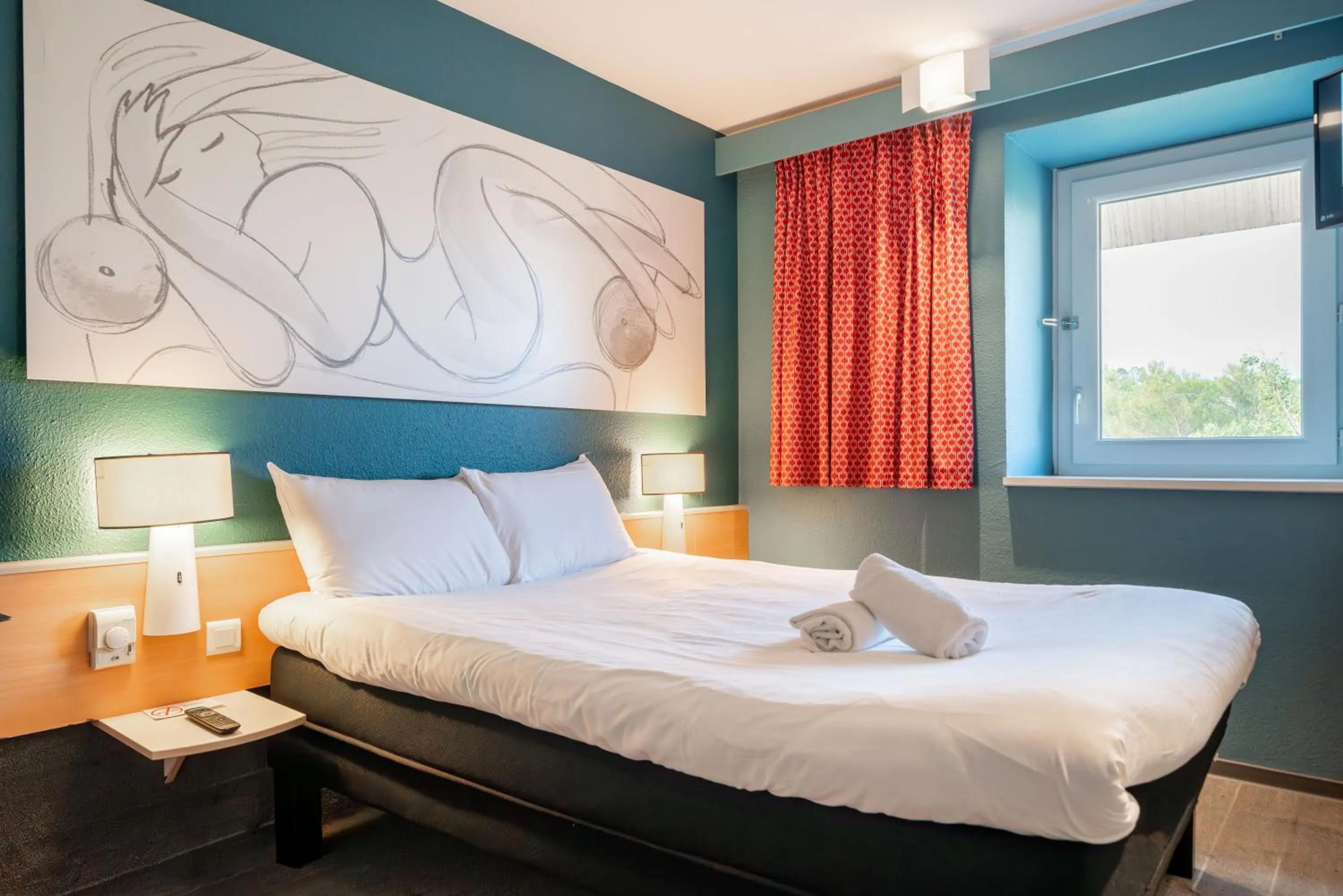 Bedroom, Bed in ibis Antibes Sophia-Antipolis