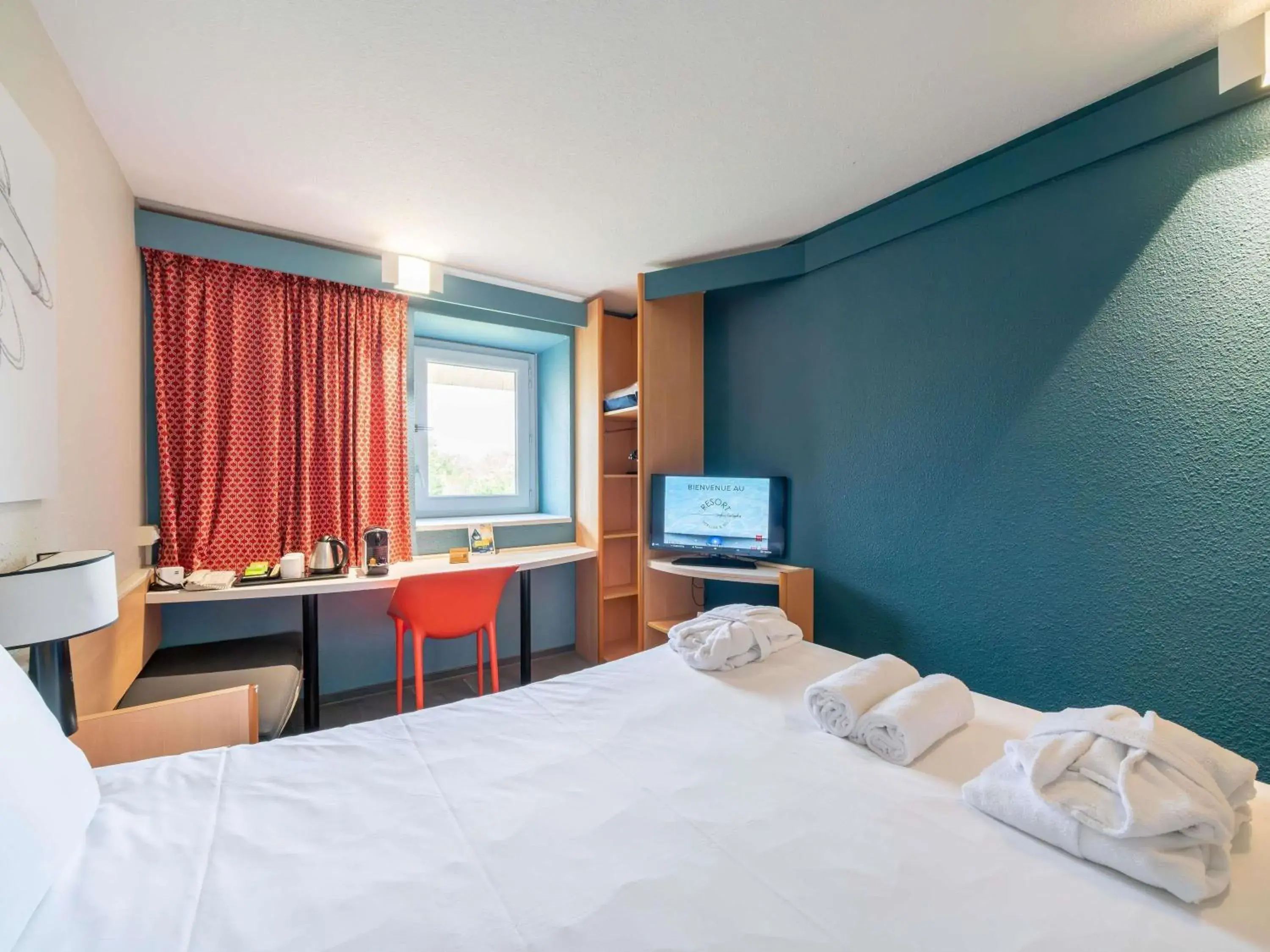 Bedroom, Bed in ibis Antibes Sophia-Antipolis Bedroom, Bed in ibis Antibes Sophia-Antipolis