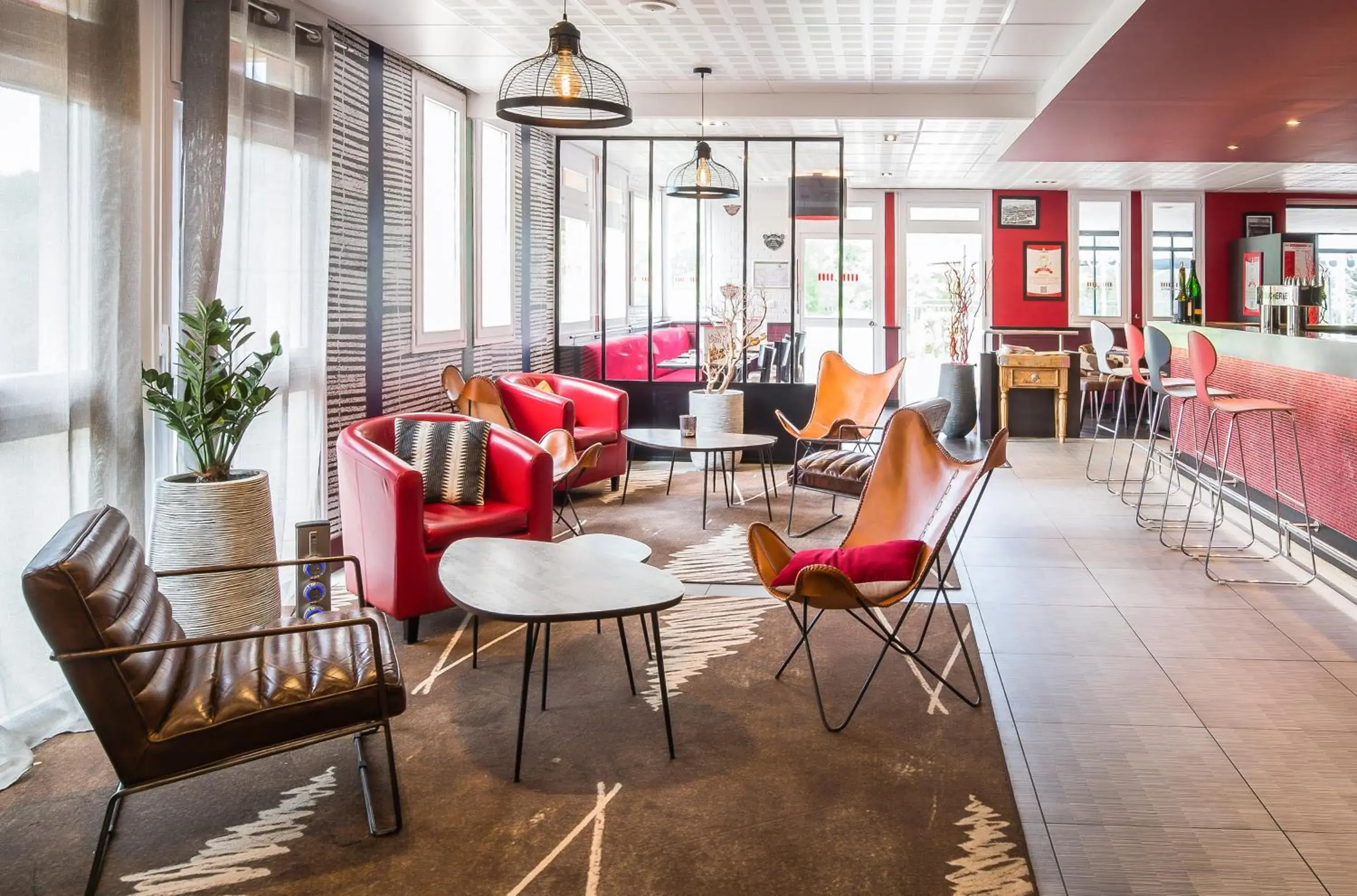 Lounge or bar in ibis Antibes Sophia-Antipolis Lounge or bar in ibis Antibes Sophia-Antipolis