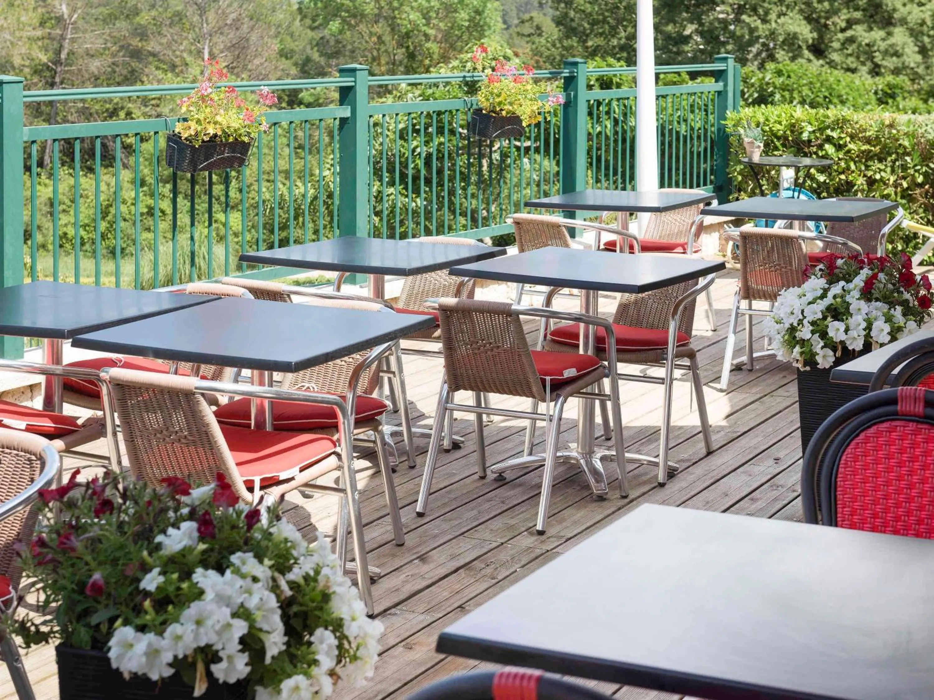 Restaurant/places to eat in ibis Antibes Sophia-Antipolis