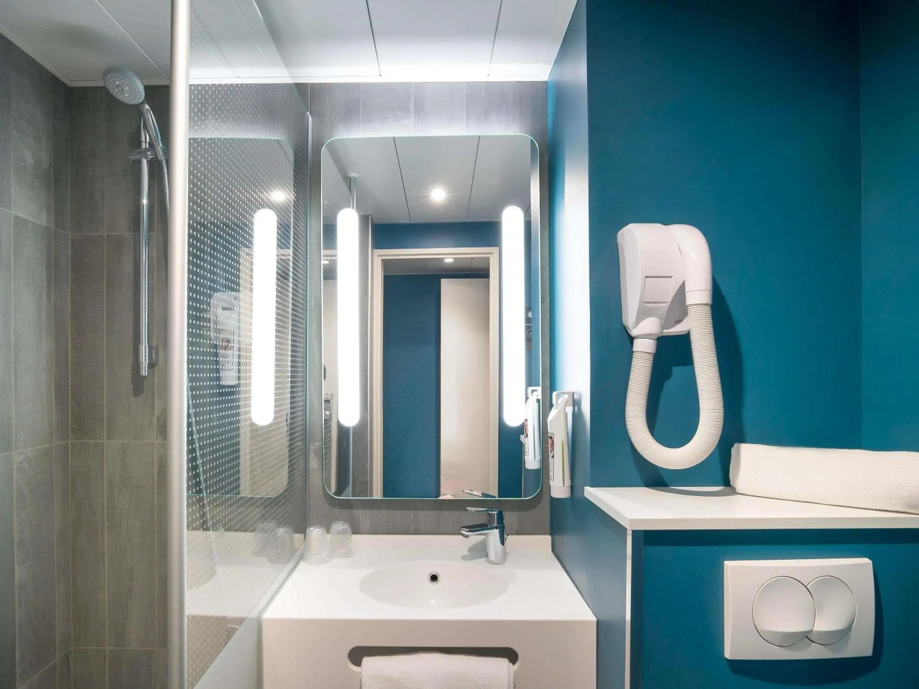 Bedroom in ibis Antibes Sophia-Antipolis Bedroom in ibis Antibes Sophia-Antipolis