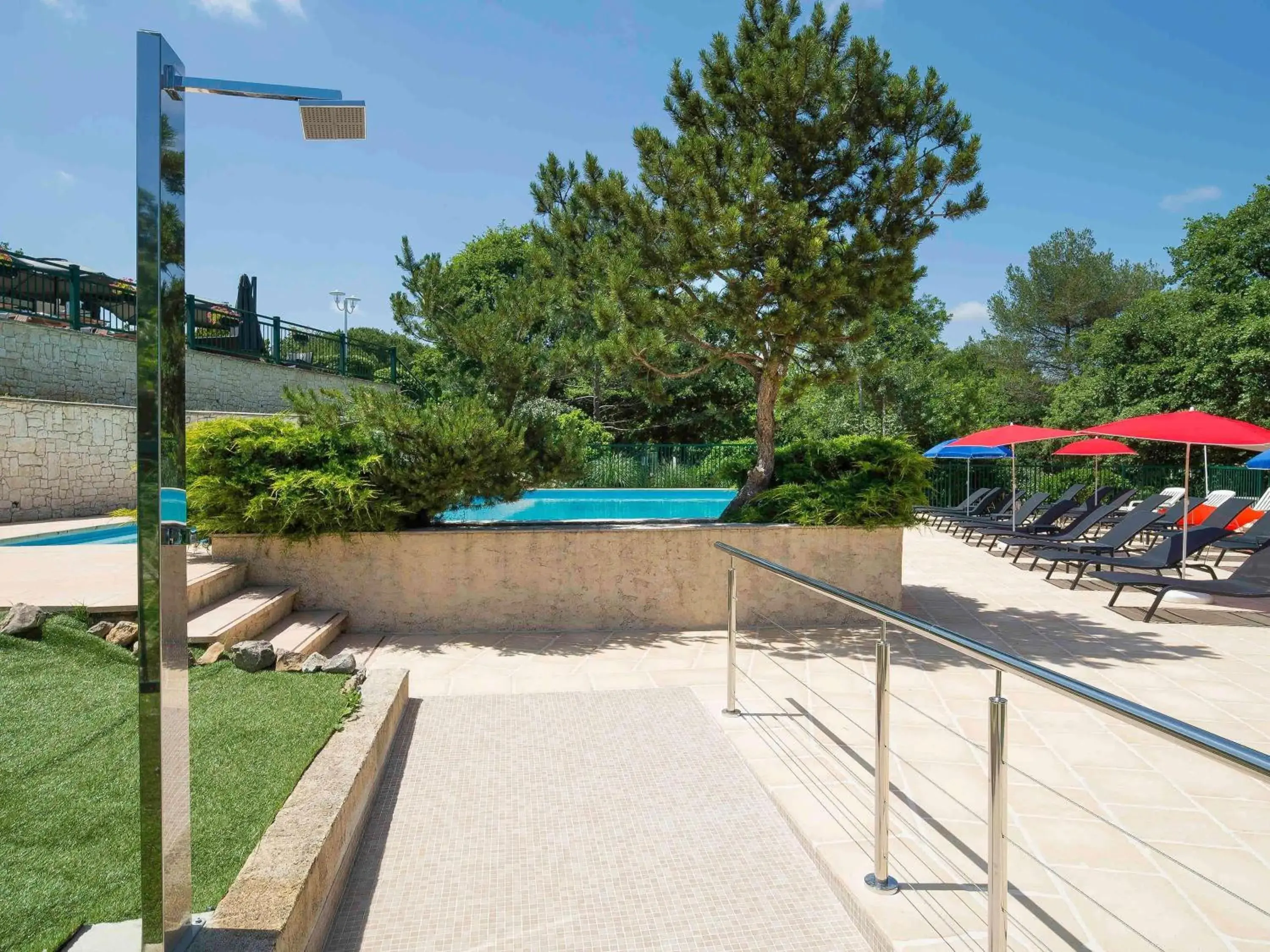 Pool view in ibis Antibes Sophia-Antipolis Pool view in ibis Antibes Sophia-Antipolis