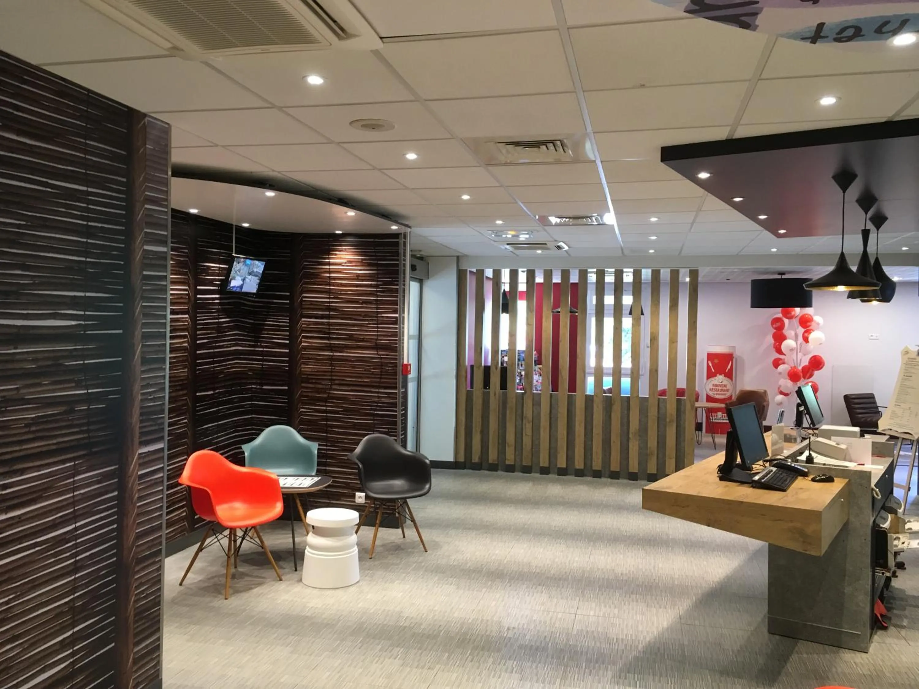 Lobby or reception in ibis Antibes Sophia-Antipolis