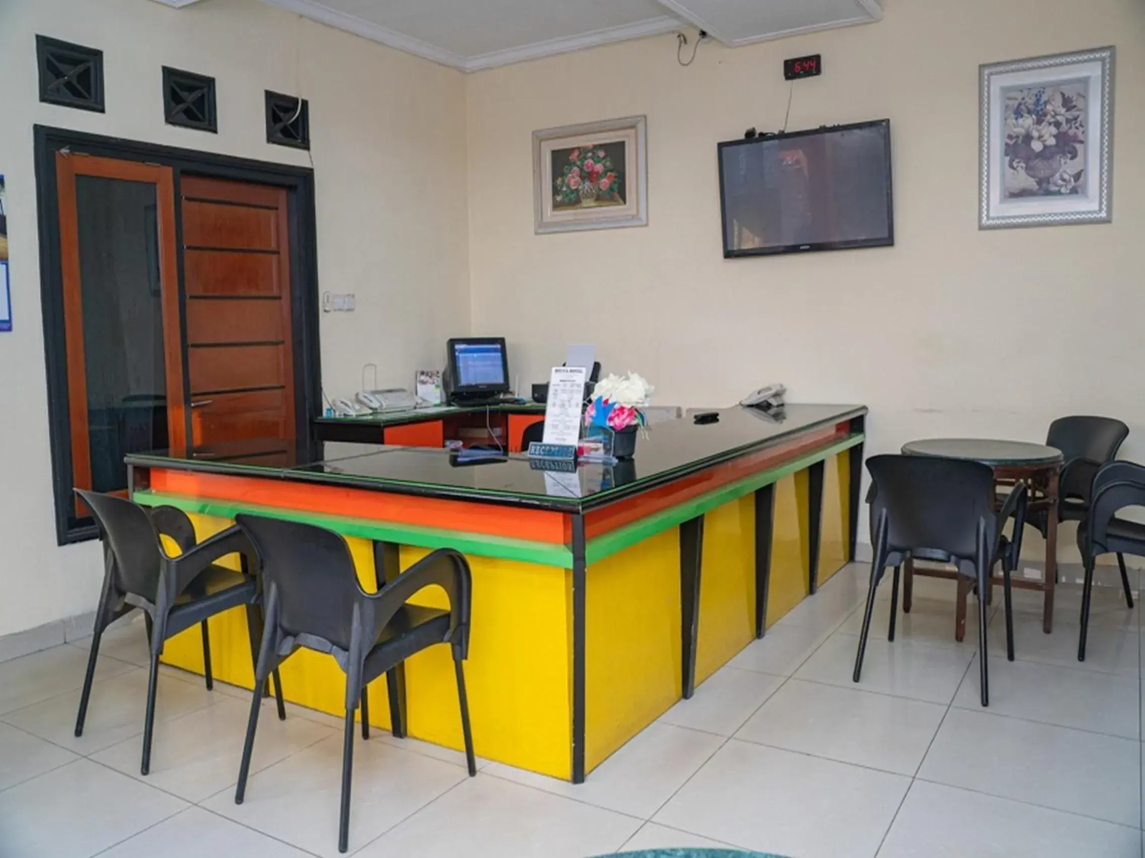 Lobby or reception in RedDoorz Plus @ Cibogo Puncak 3 Lobby or reception in RedDoorz Plus @ Cibogo Puncak 3