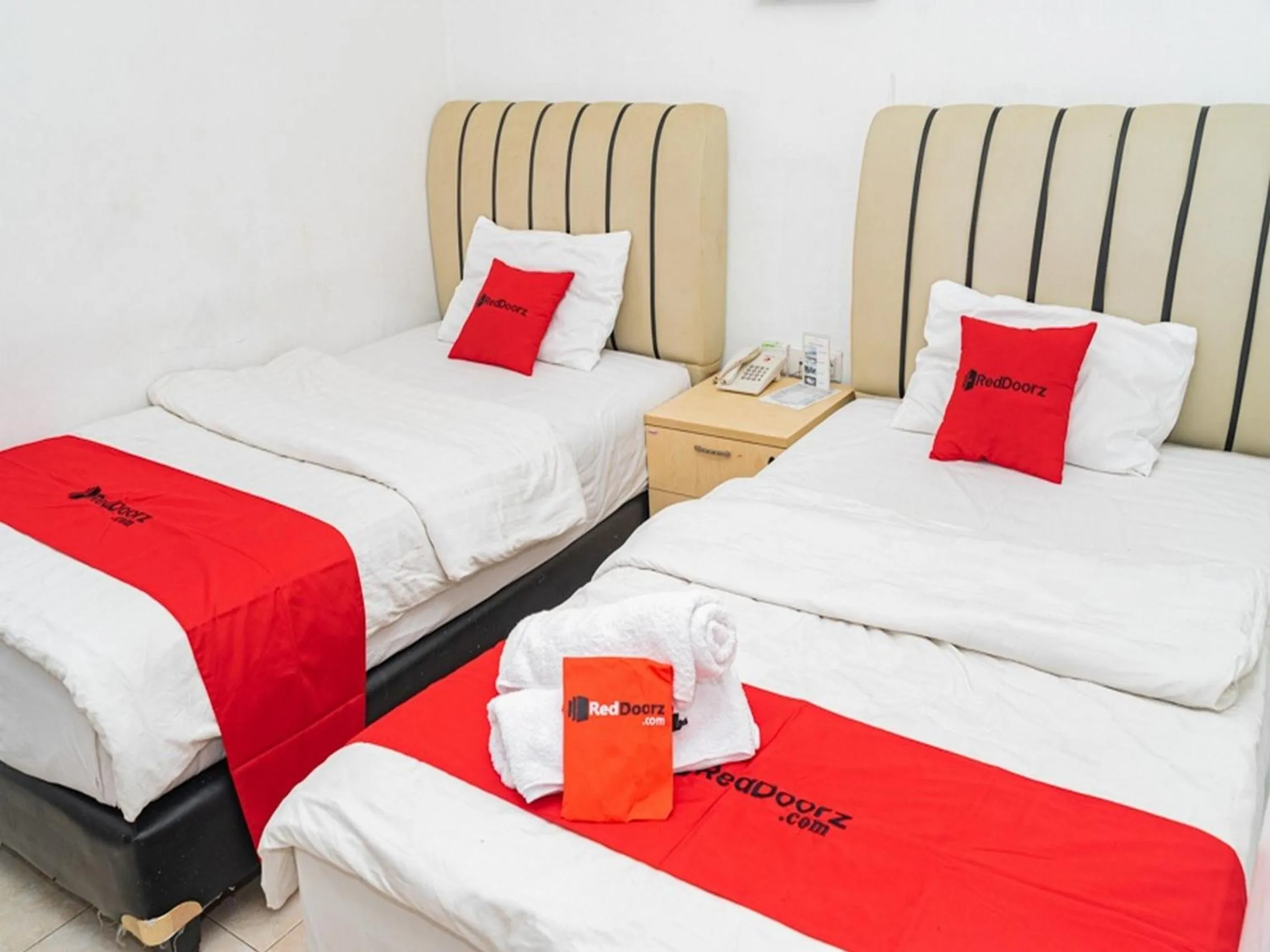 Bedroom, Bed in RedDoorz Plus @ Cibogo Puncak 3