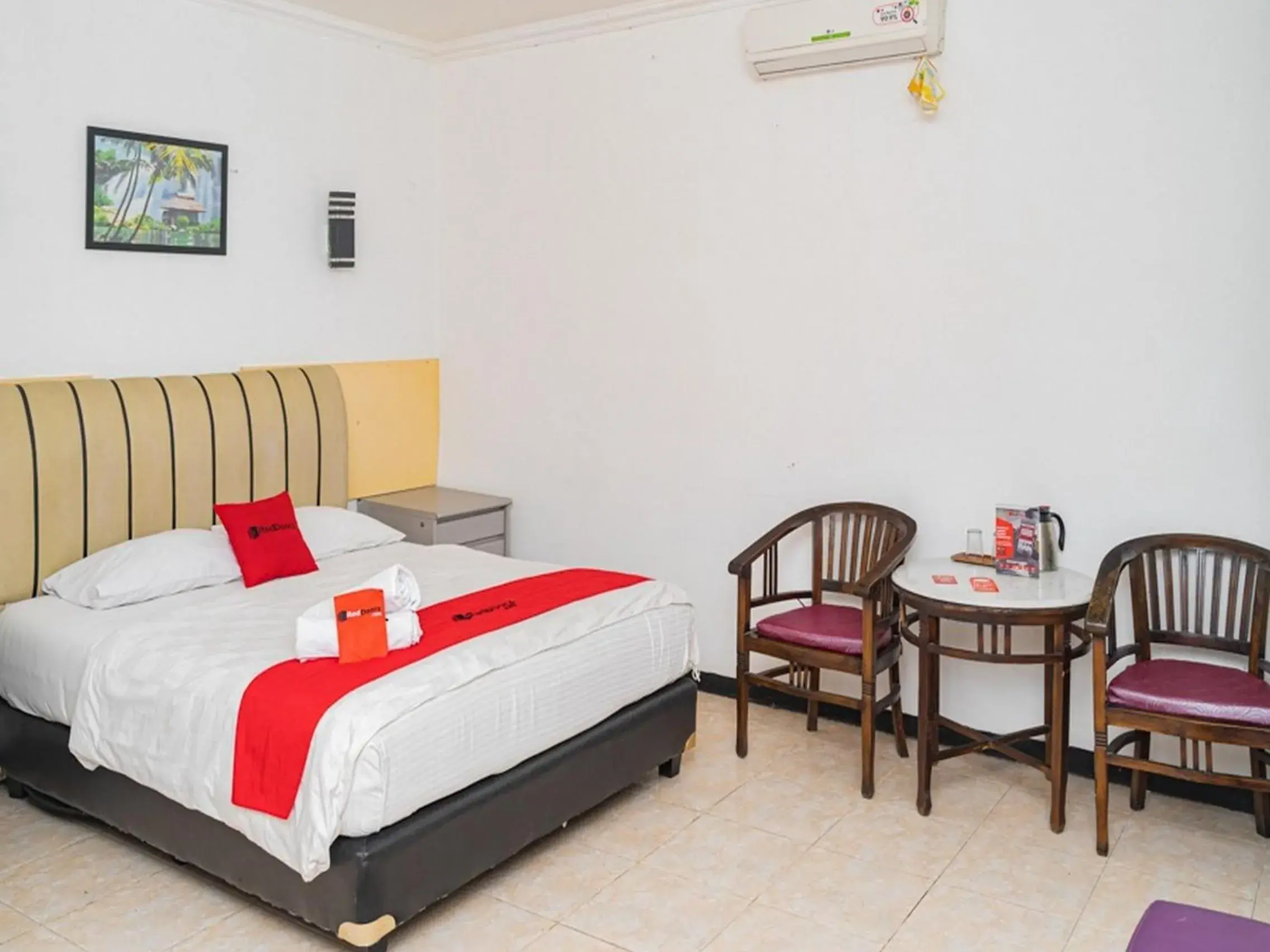 Photo of the whole room, Bed in RedDoorz Plus @ Cibogo Puncak 3 Photo of the whole room, Bed in RedDoorz Plus @ Cibogo Puncak 3