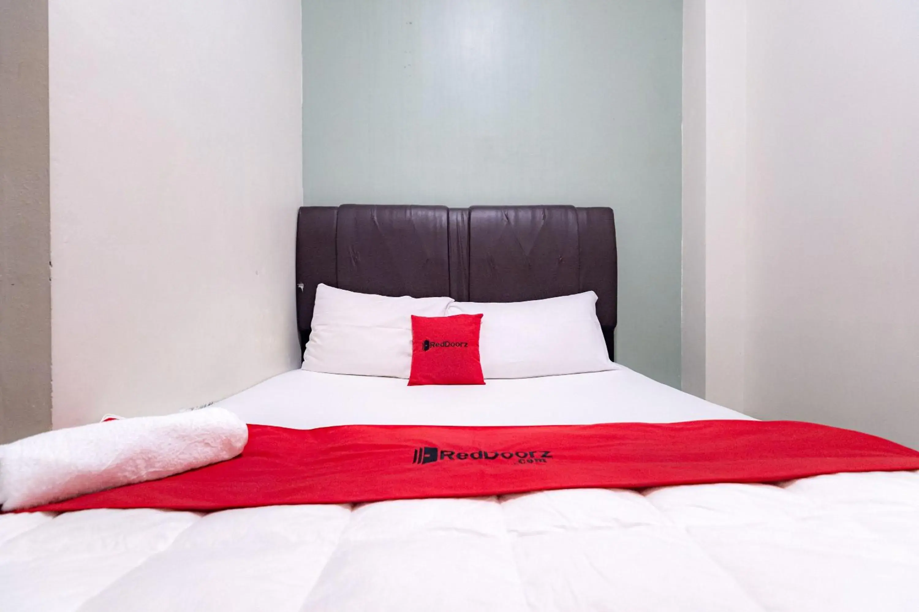 Bedroom, Bed in RedDoorz near Hang Nadim Batam Airport Bedroom, Bed in RedDoorz near Hang Nadim Batam Airport