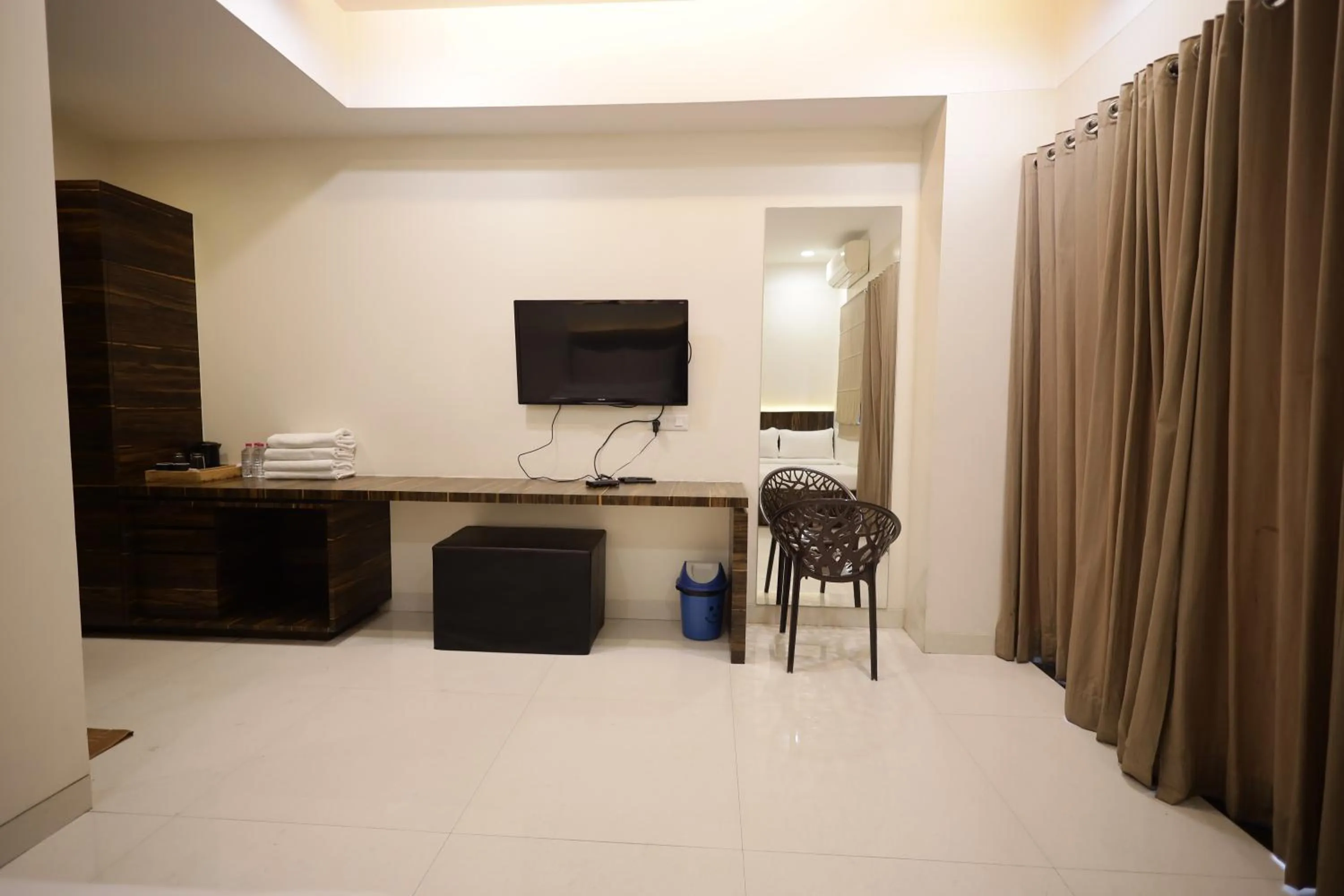 Hotel President Banquet & Lawn