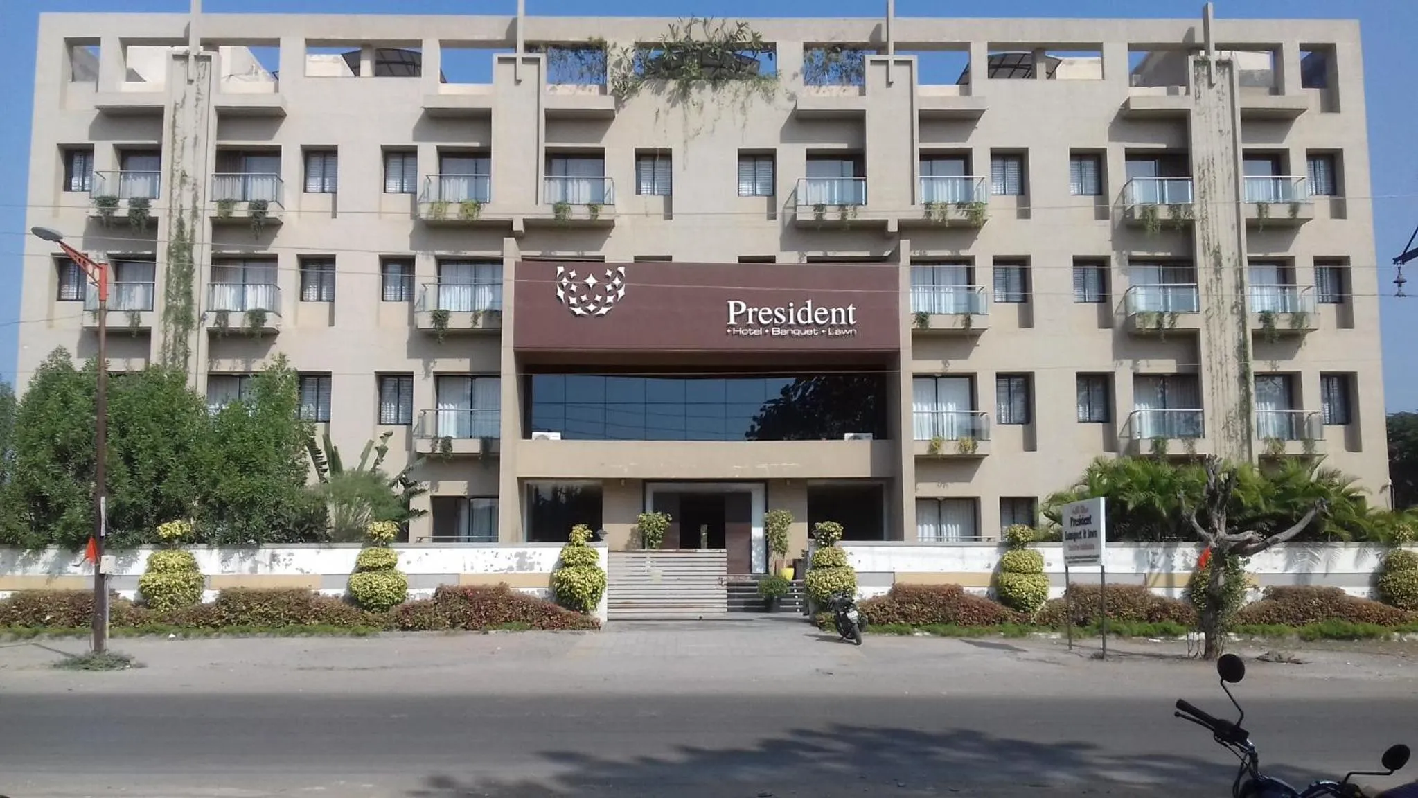 Property building in Hotel President Banquet & Lawn