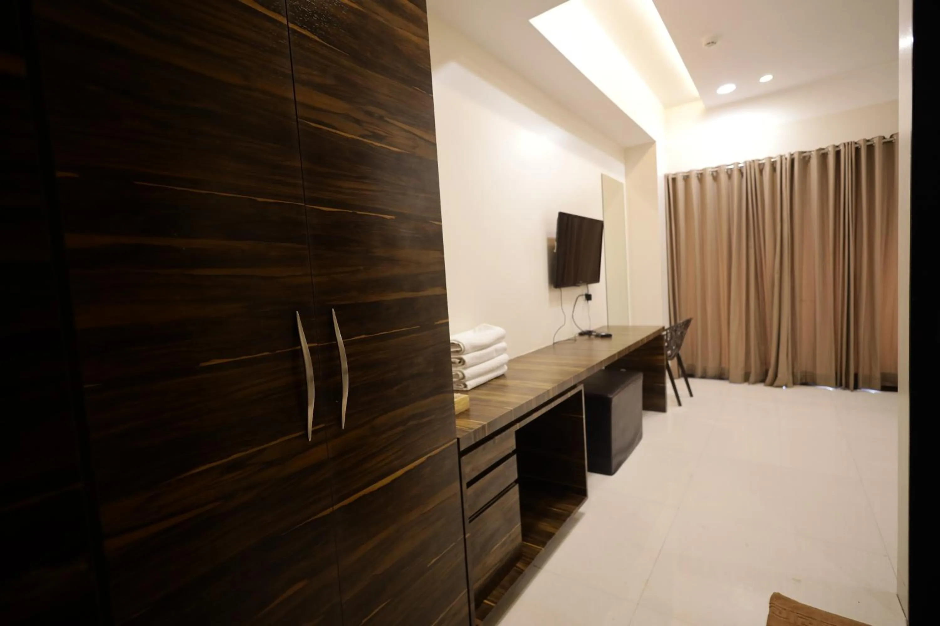 Hotel President Banquet & Lawn