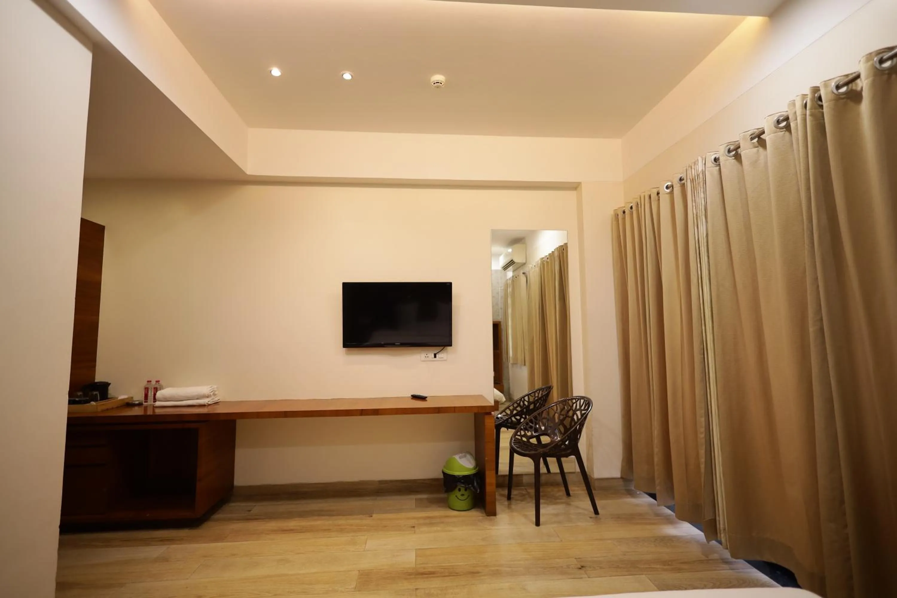 Hotel President Banquet & Lawn