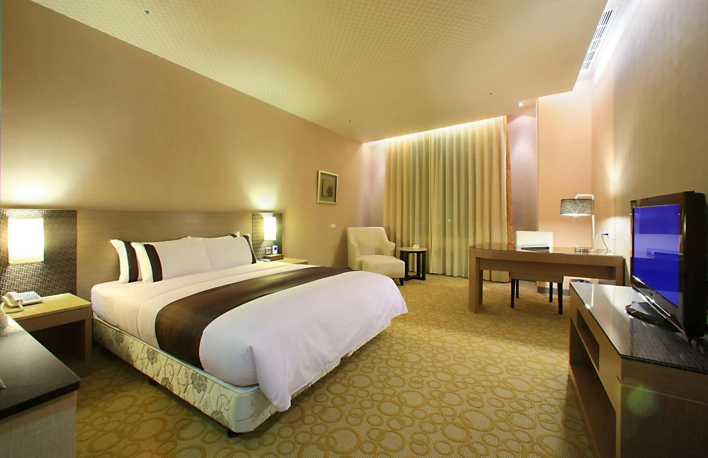 Bed in Shinkansen Grand Hotel