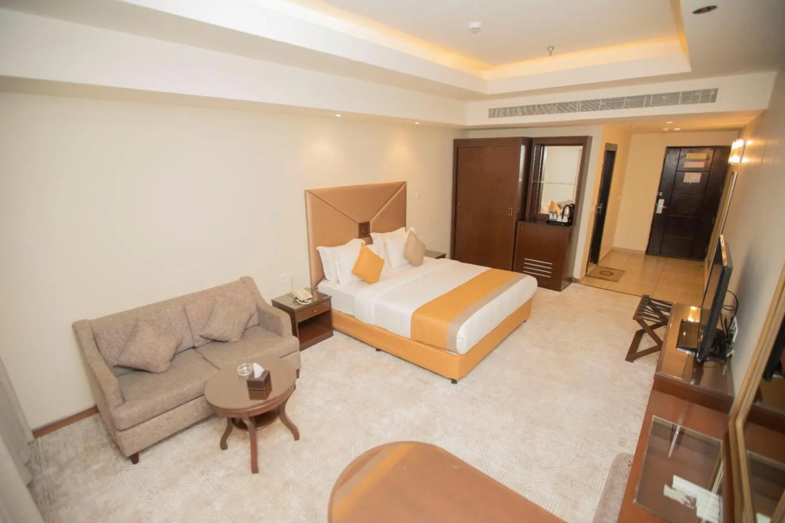 Bed in Sanam Hotel Suites - Riyadh