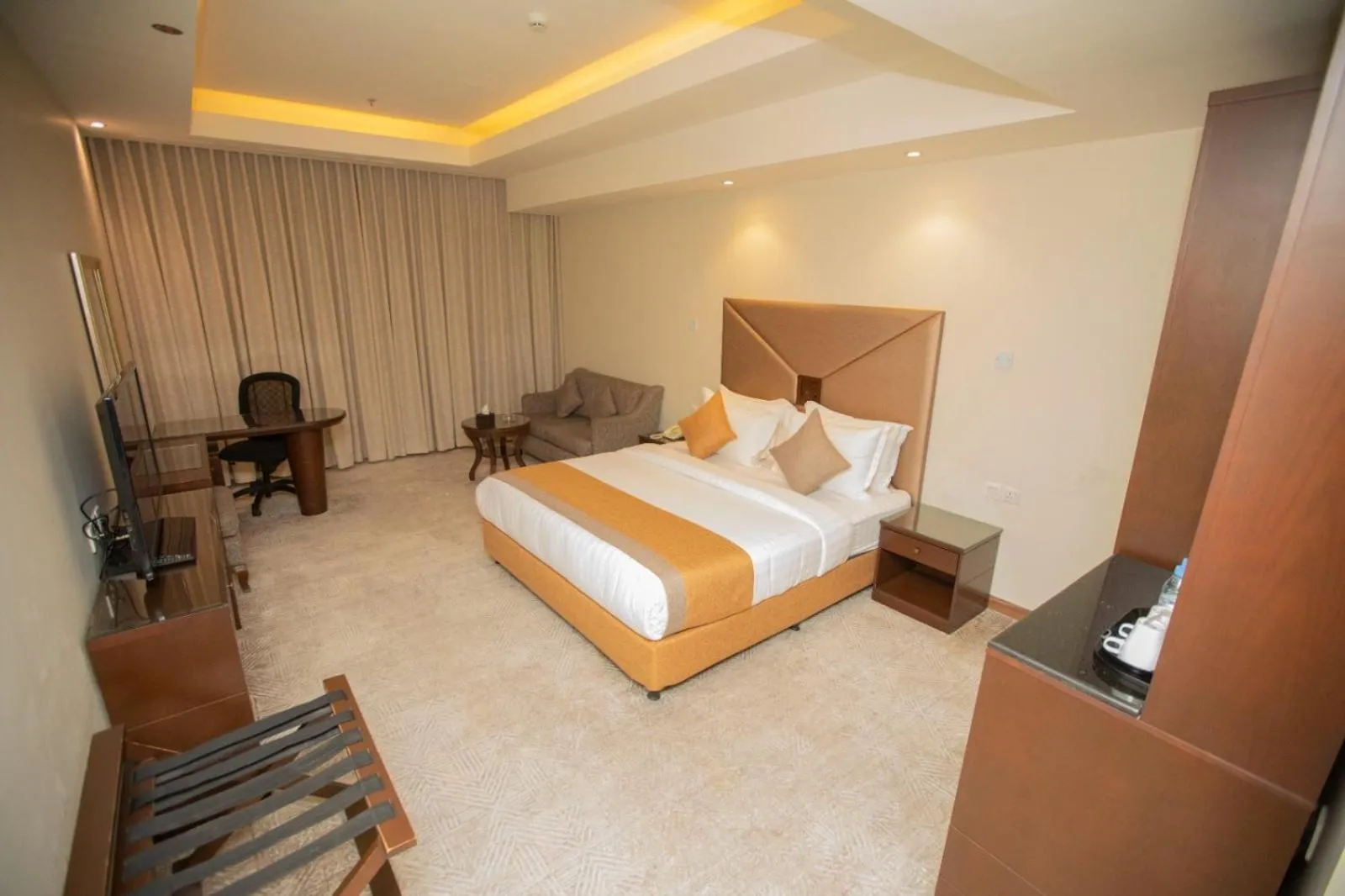 Bed in Sanam Hotel Suites - Riyadh