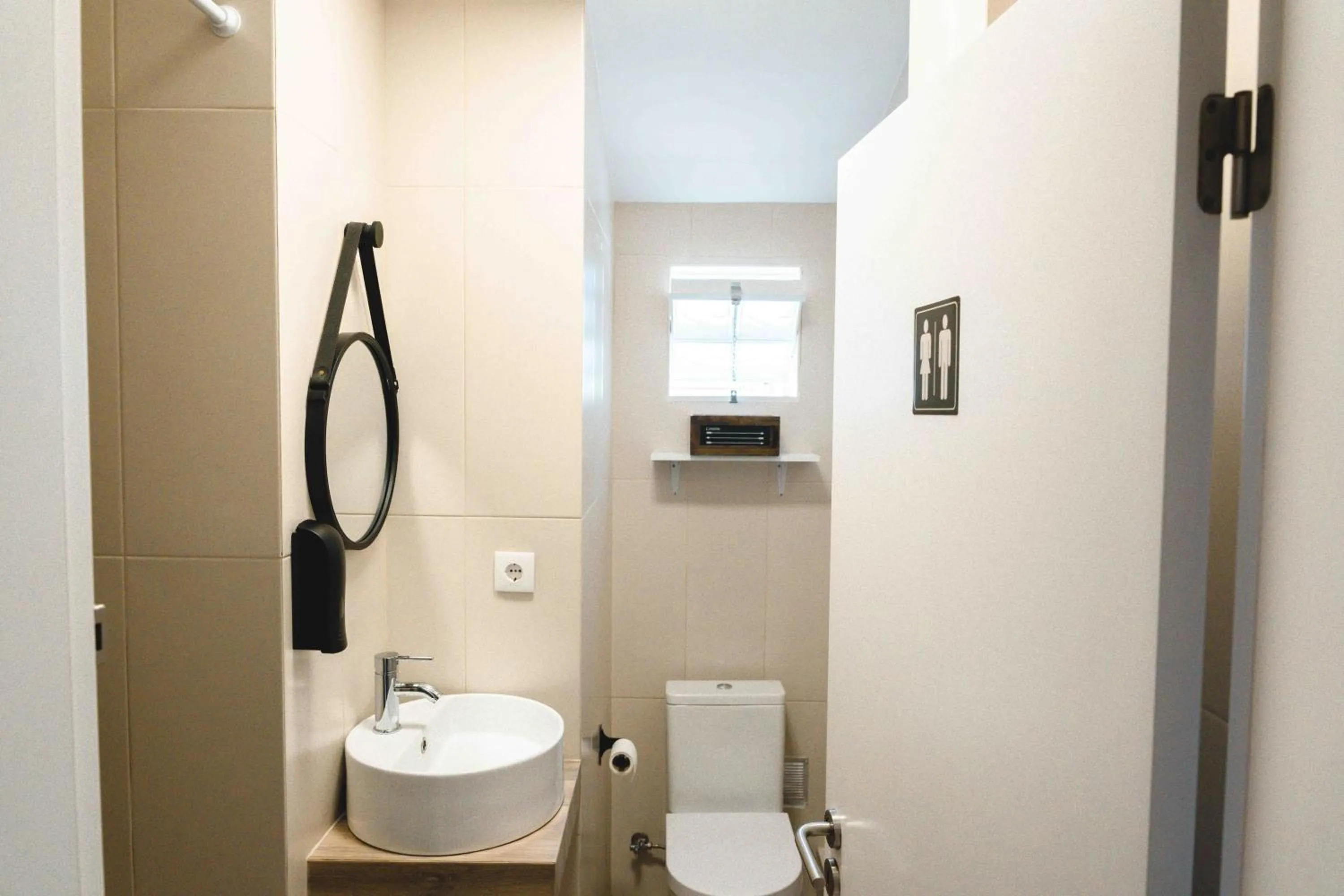 Bathroom in Cascais Bay Hostel