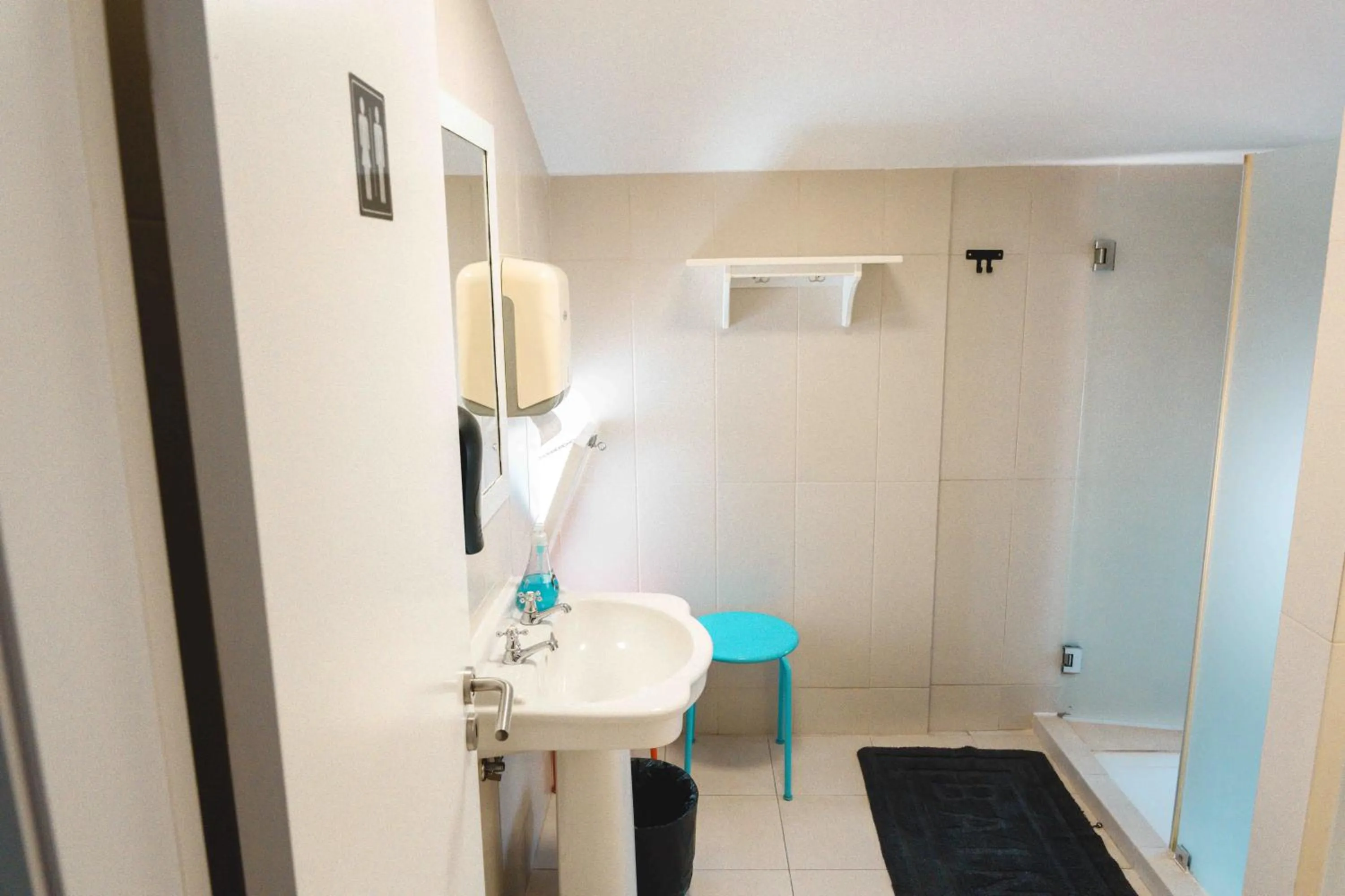 Toilet in Cascais Bay Hostel