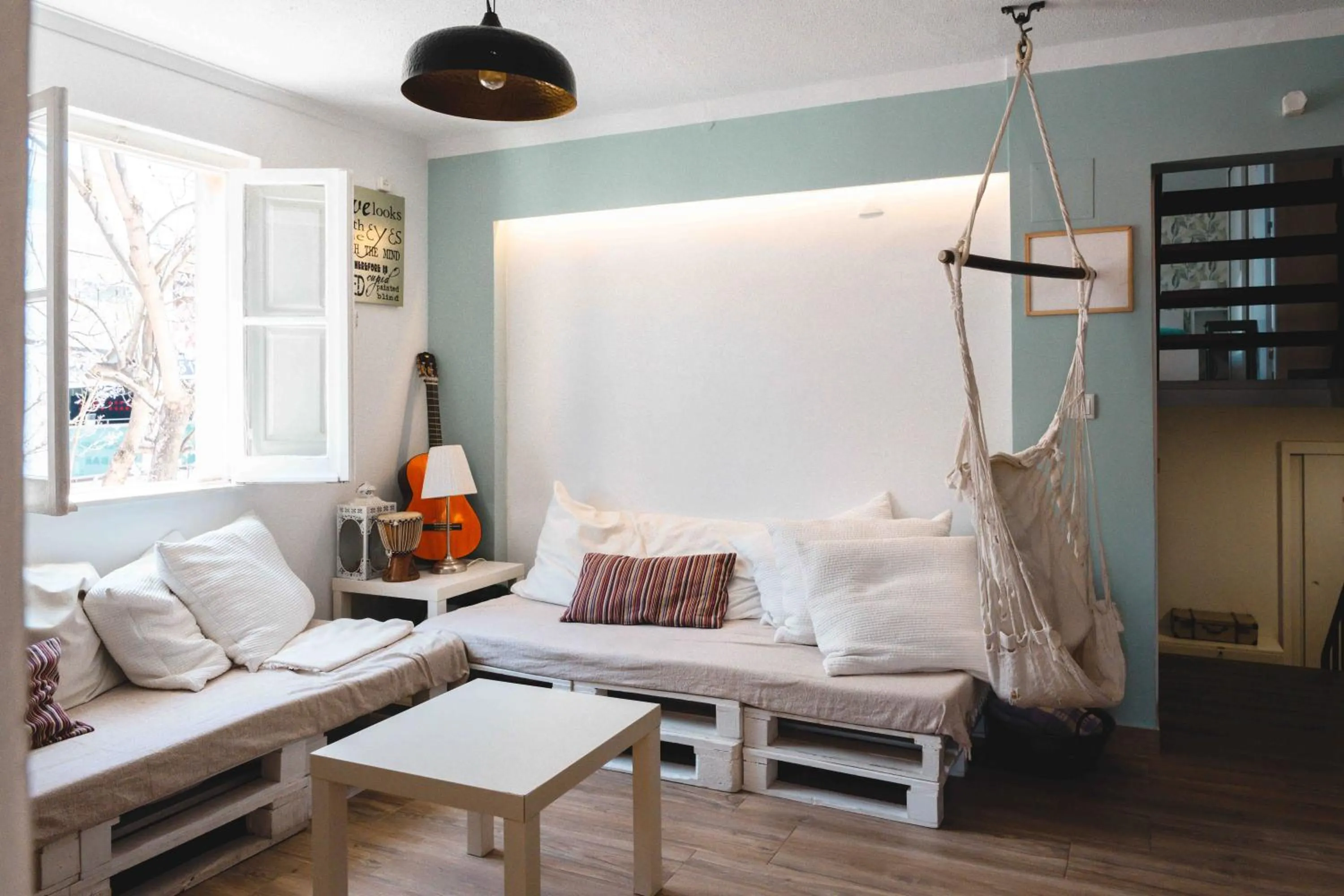 Living room in Cascais Bay Hostel