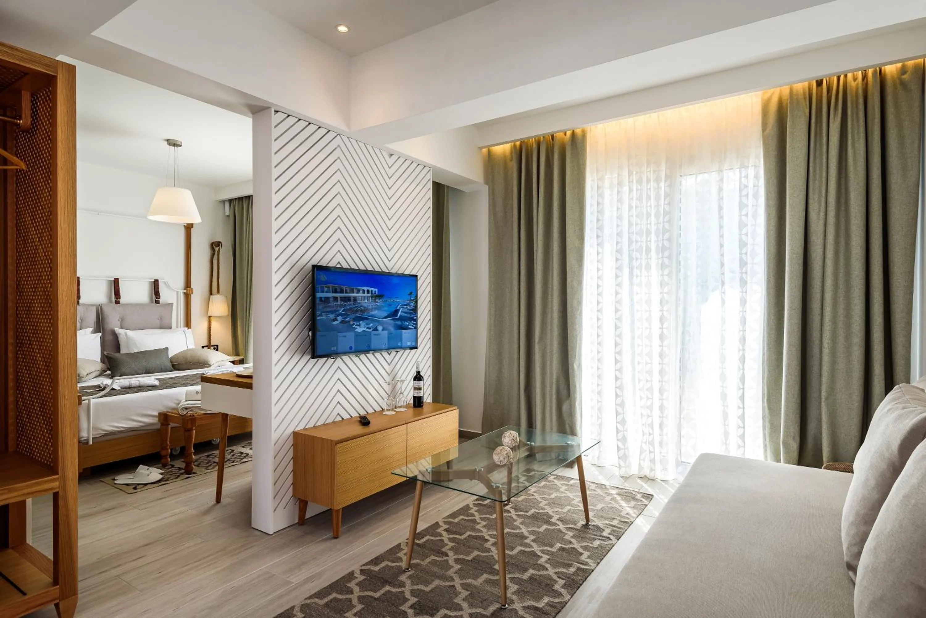 TV and multimedia, Bed in Solimar White Pearl - Adults Only