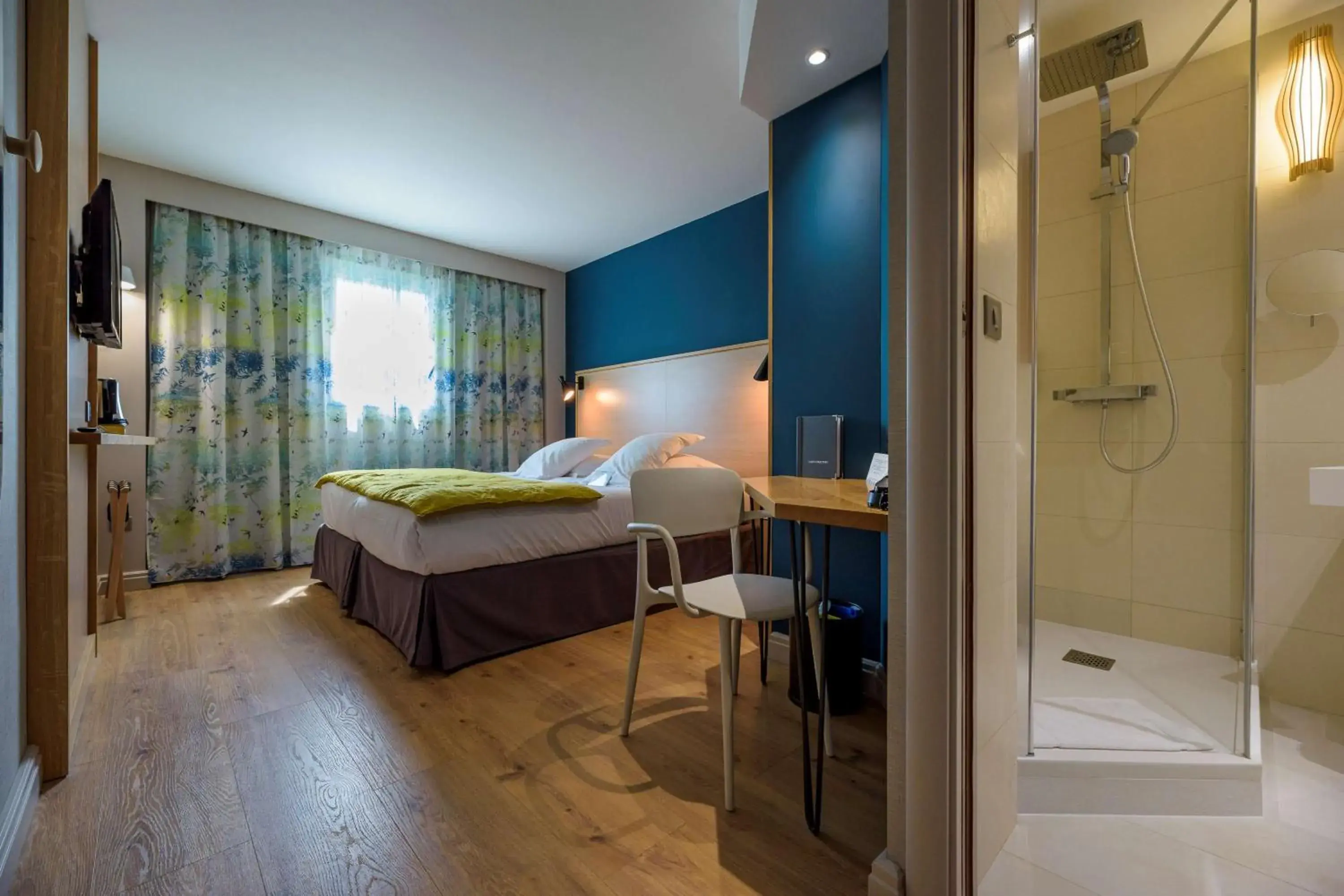 Photo of the whole room, Bed in Best Western Montecristo-Bastia Photo of the whole room, Bed in Best Western Montecristo-Bastia