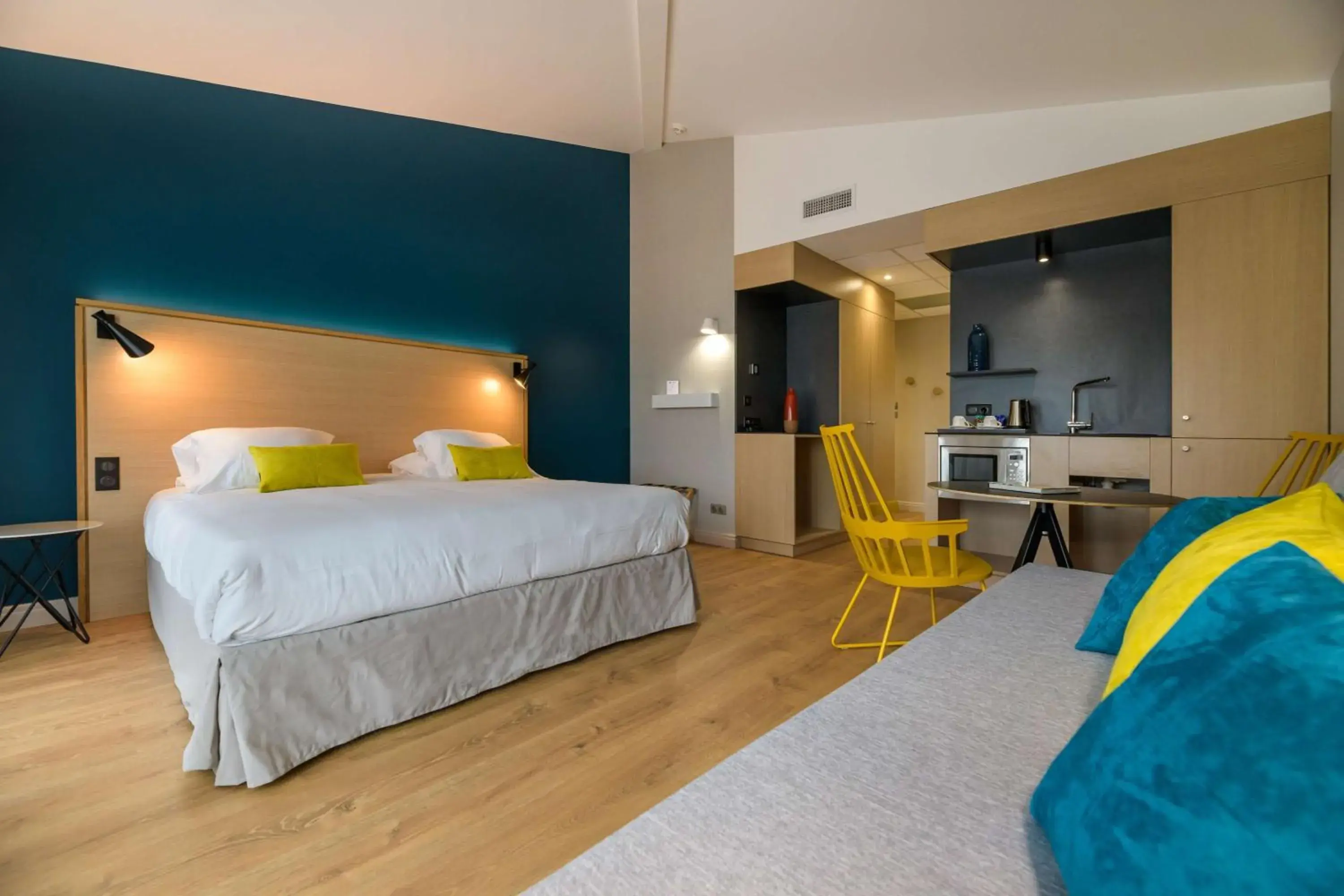 Photo of the whole room, Bed in Best Western Montecristo-Bastia Photo of the whole room, Bed in Best Western Montecristo-Bastia