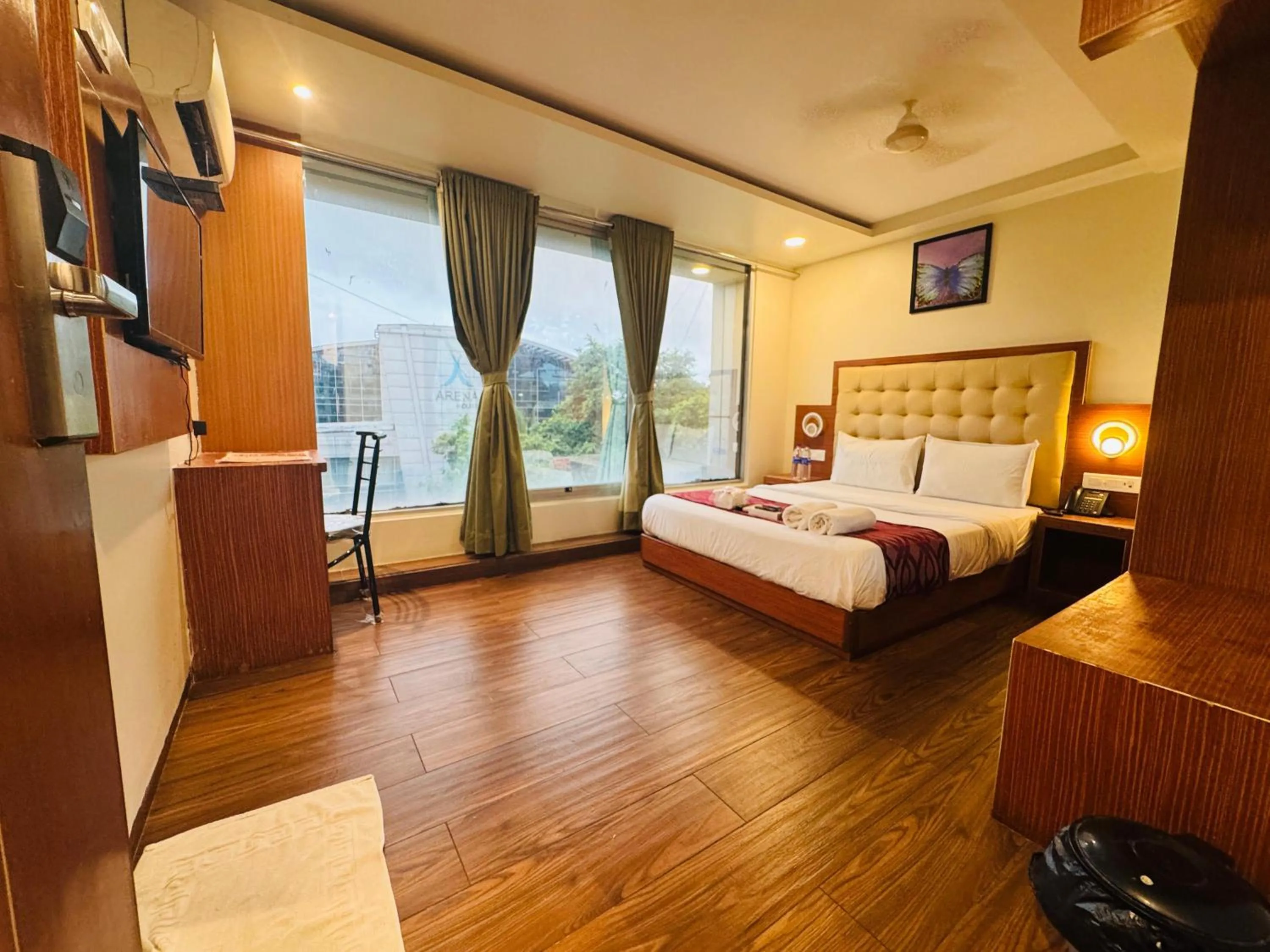 Bedroom, Bed in Aflon midc andheri east