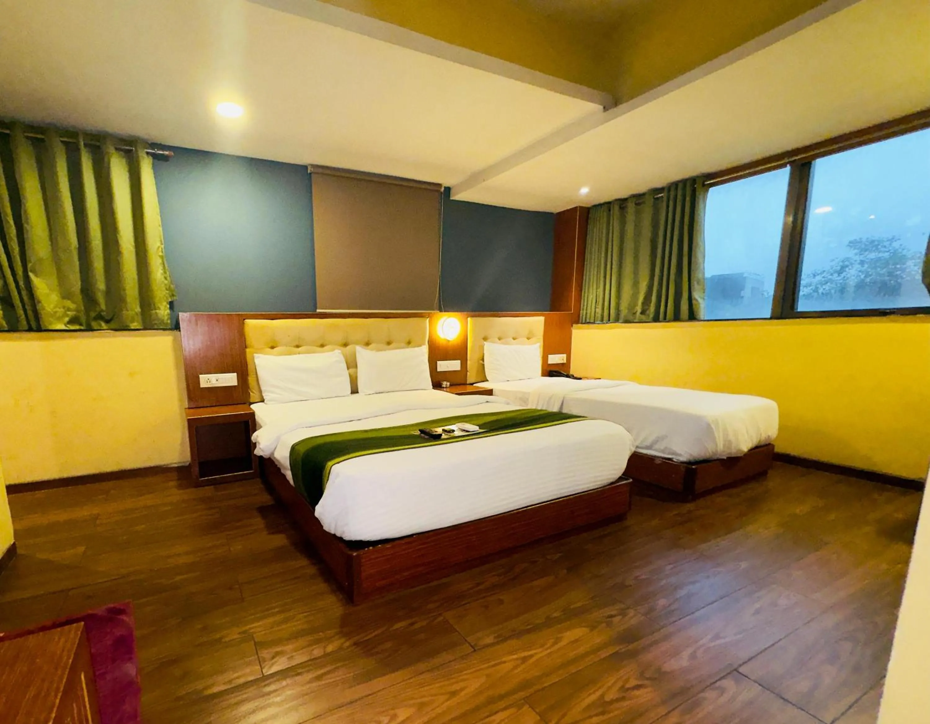 Bedroom, Bed in Aflon midc andheri east