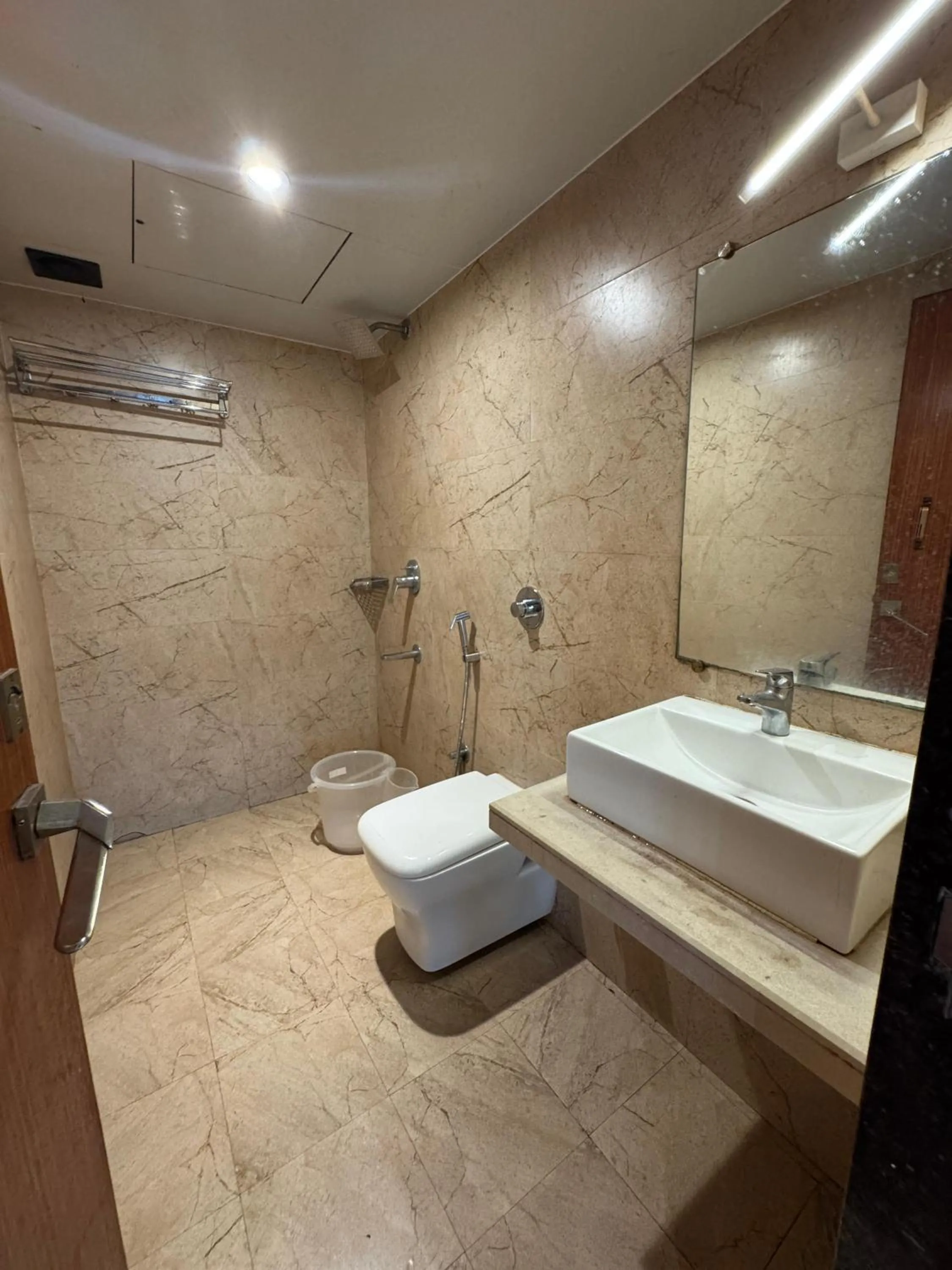 Bathroom in Aflon midc andheri east