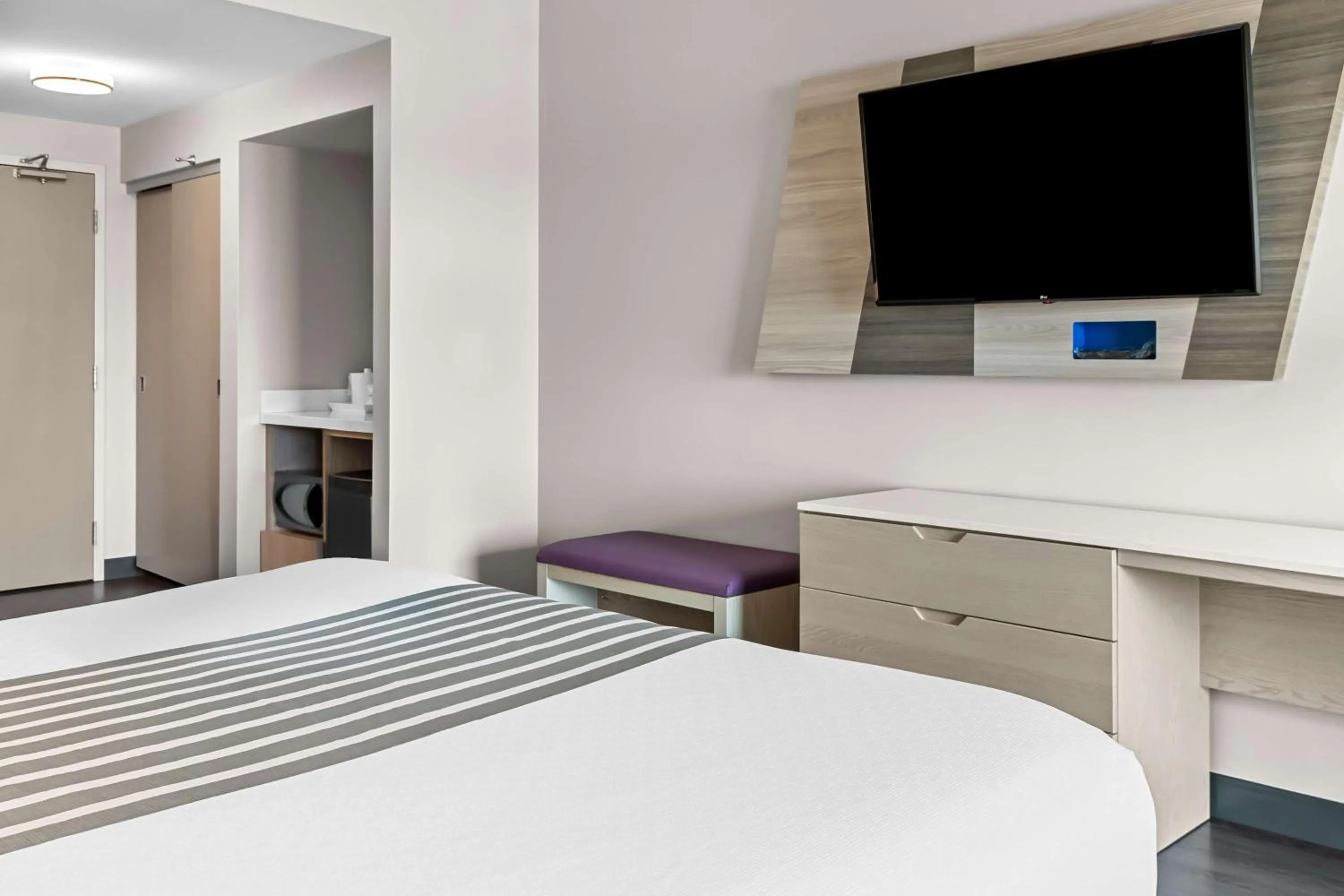 Bedroom, Bed in Best Western Premier Winnipeg East