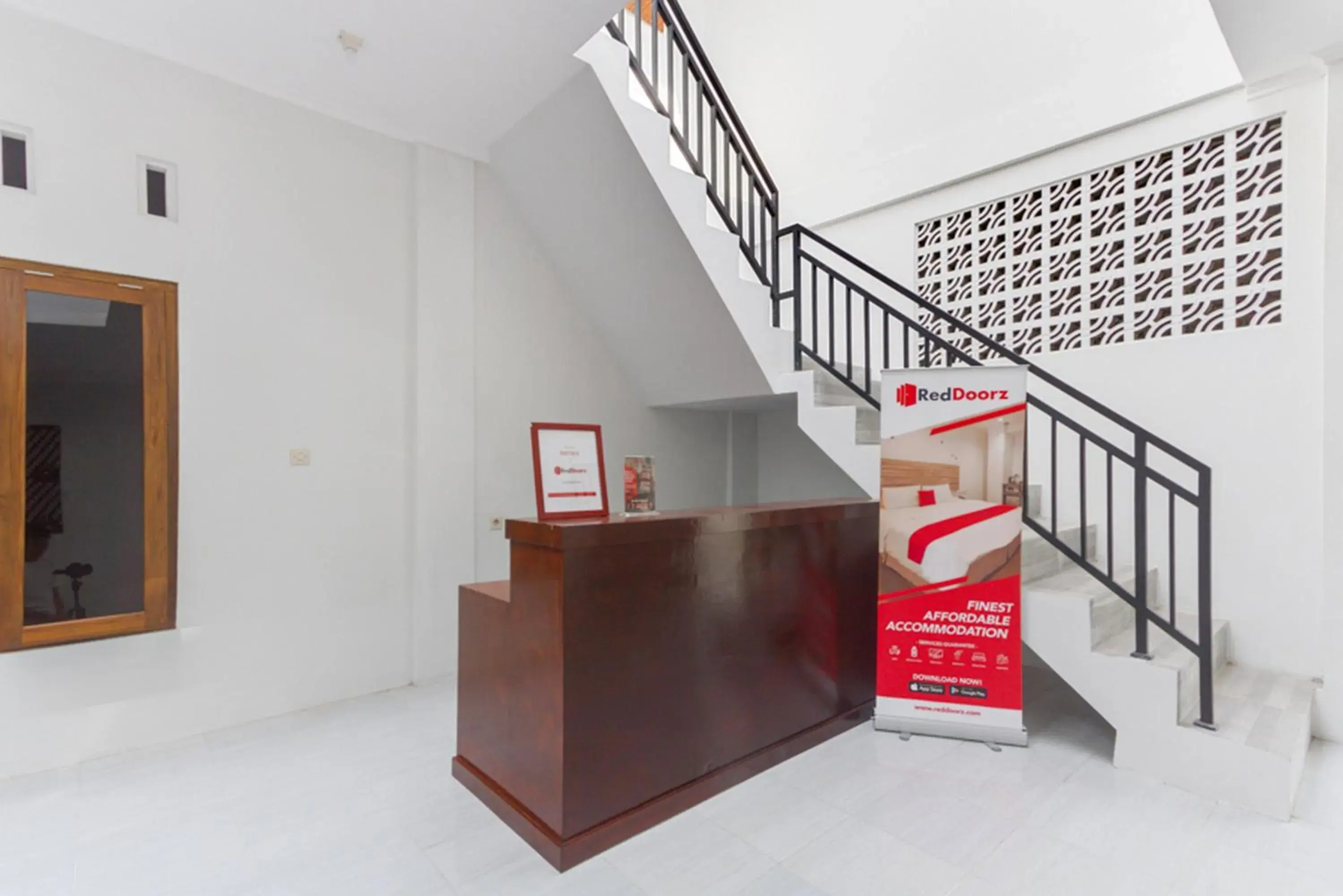 Lobby or reception in RedDoorz near Pascasarjana UGM 2 Lobby or reception in RedDoorz near Pascasarjana UGM 2