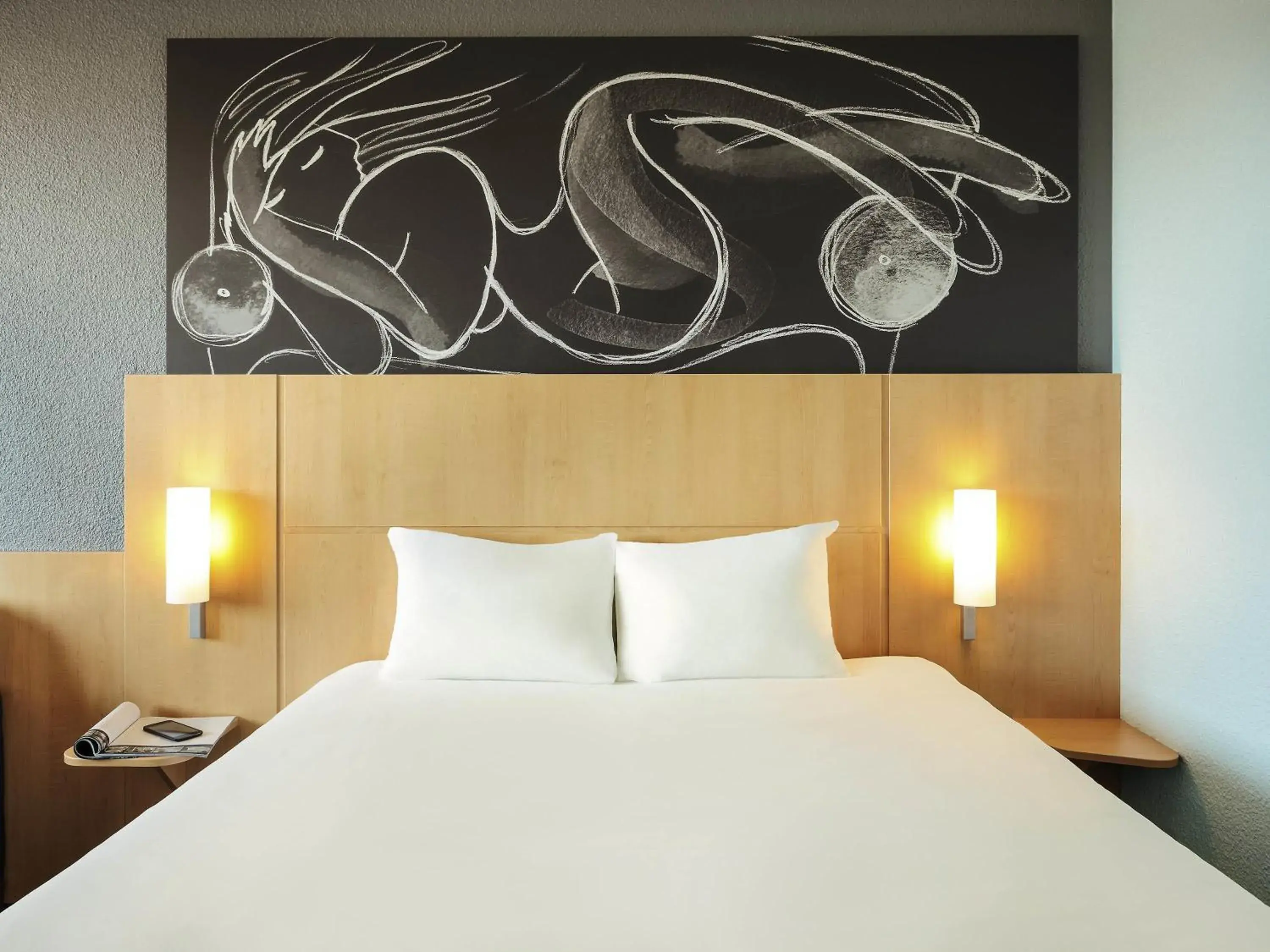 Bedroom, Bed in ibis Montpellier Centre Comedie Bedroom, Bed in ibis Montpellier Centre Comedie