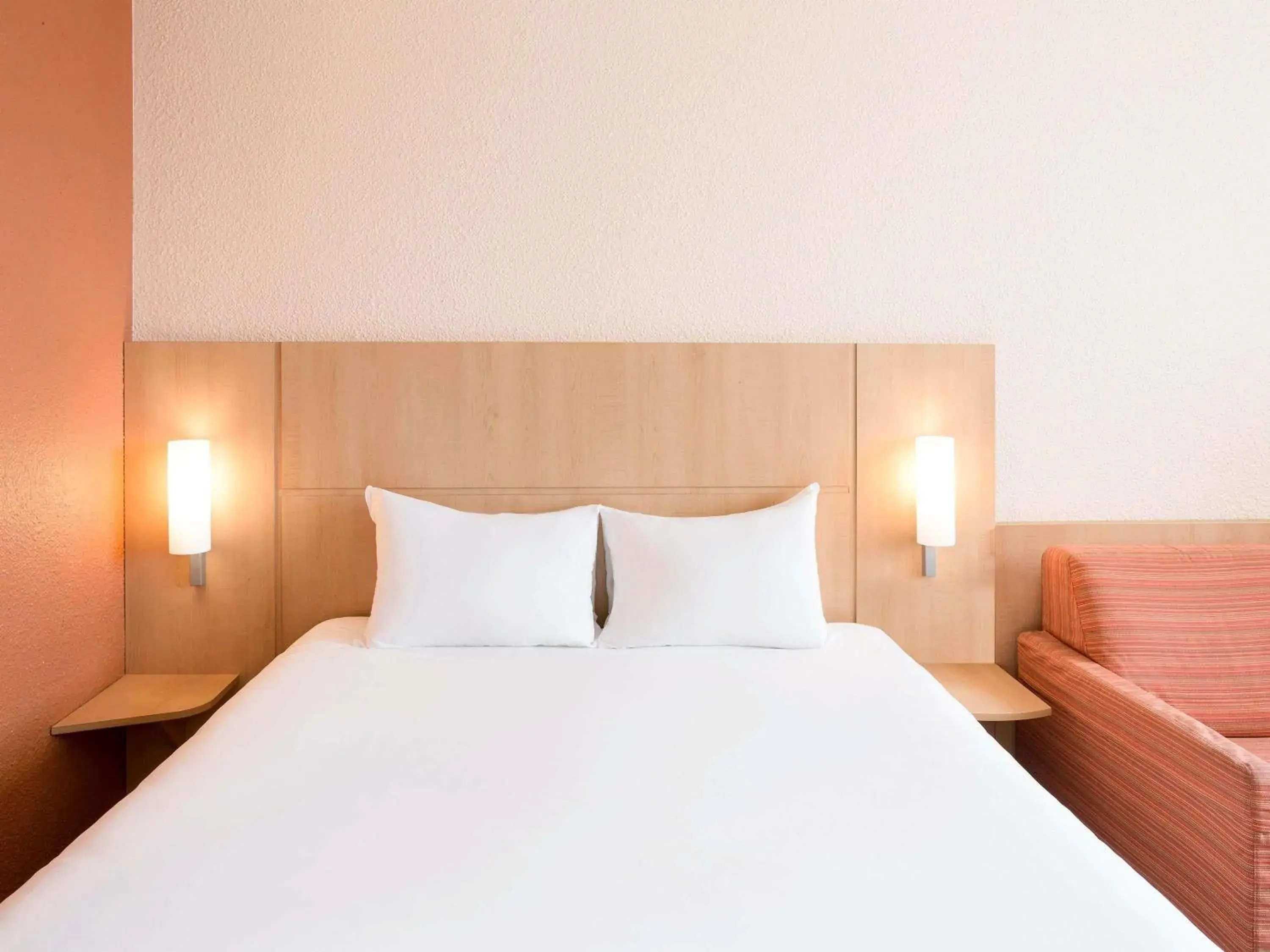 Bedroom, Bed in ibis Montpellier Centre Comedie Bedroom, Bed in ibis Montpellier Centre Comedie