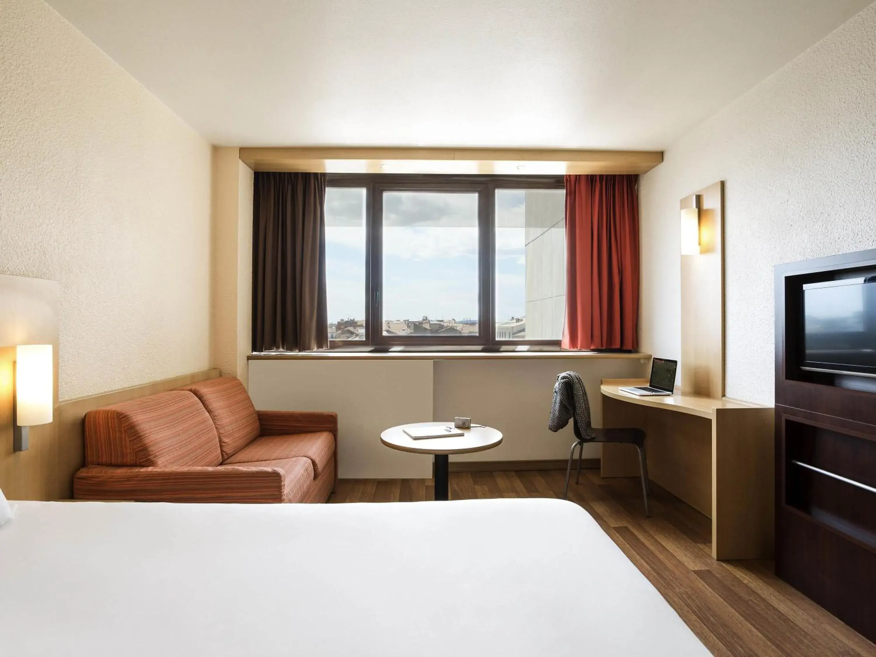 Bedroom, Bed in ibis Montpellier Centre Comedie Bedroom, Bed in ibis Montpellier Centre Comedie