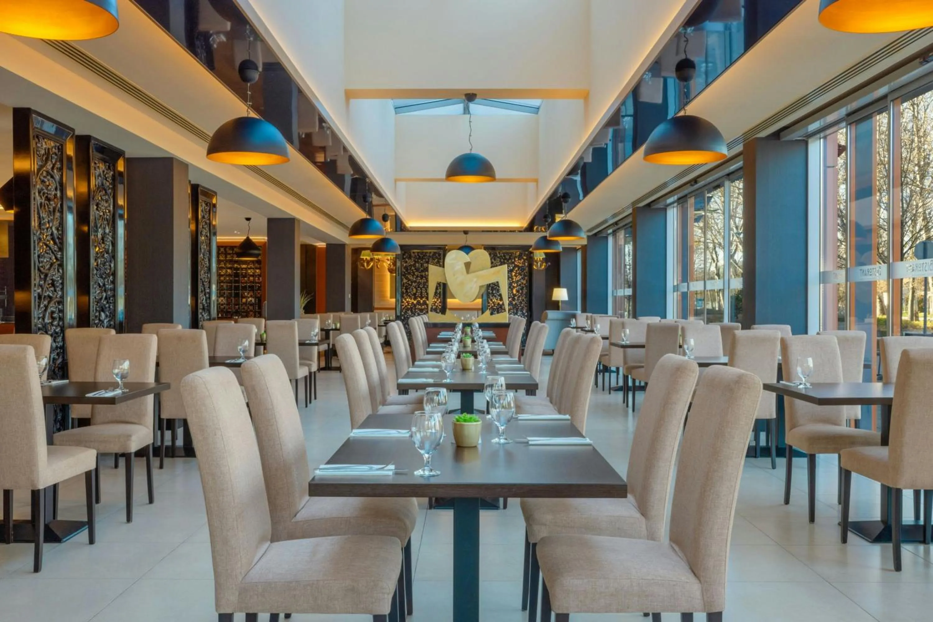 Restaurant/places to eat in Four Points by Sheraton Kecskemet Hotel and Conference Center