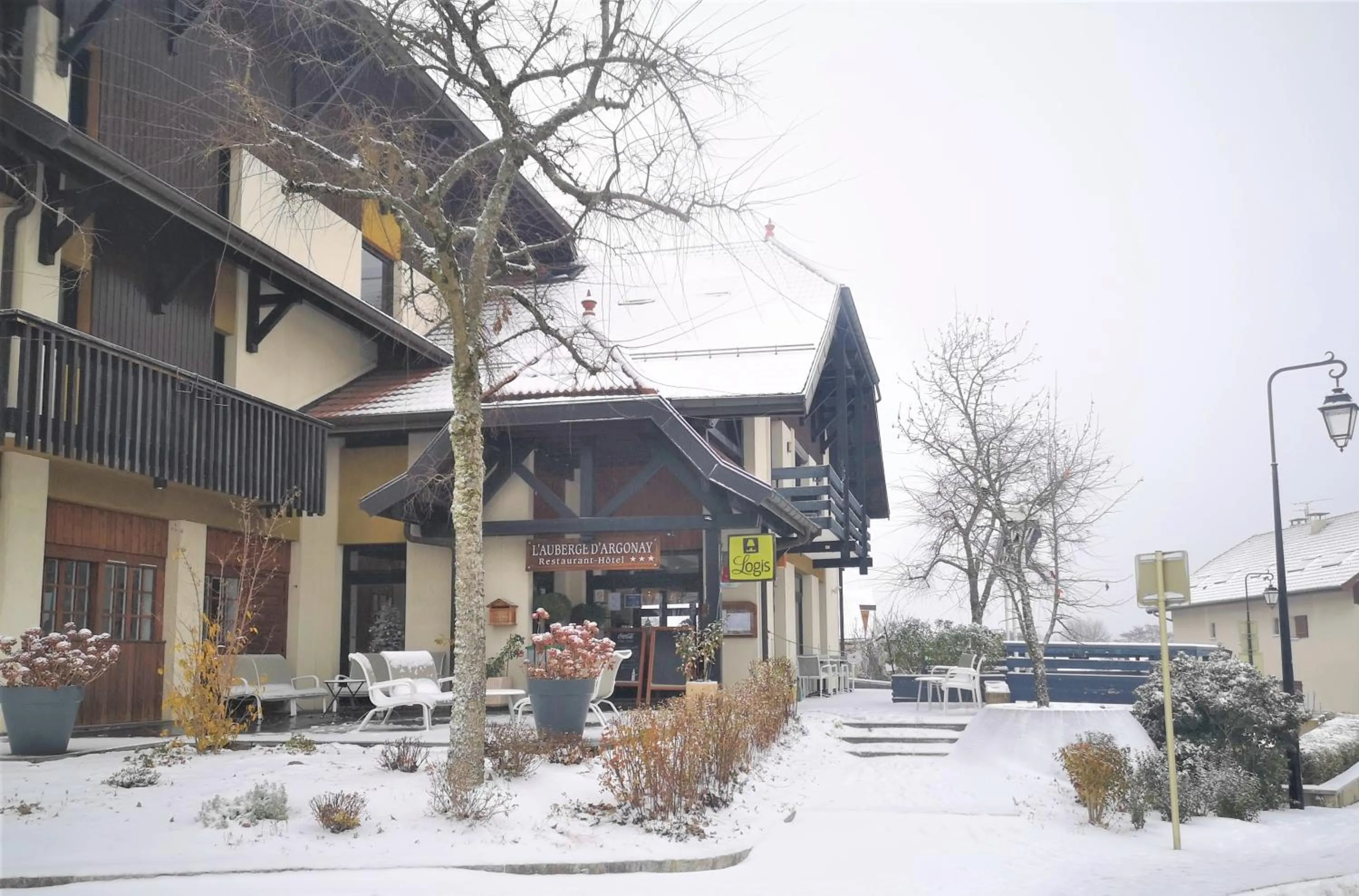 Property building in Logis hôtel Annecy nord / Argonay