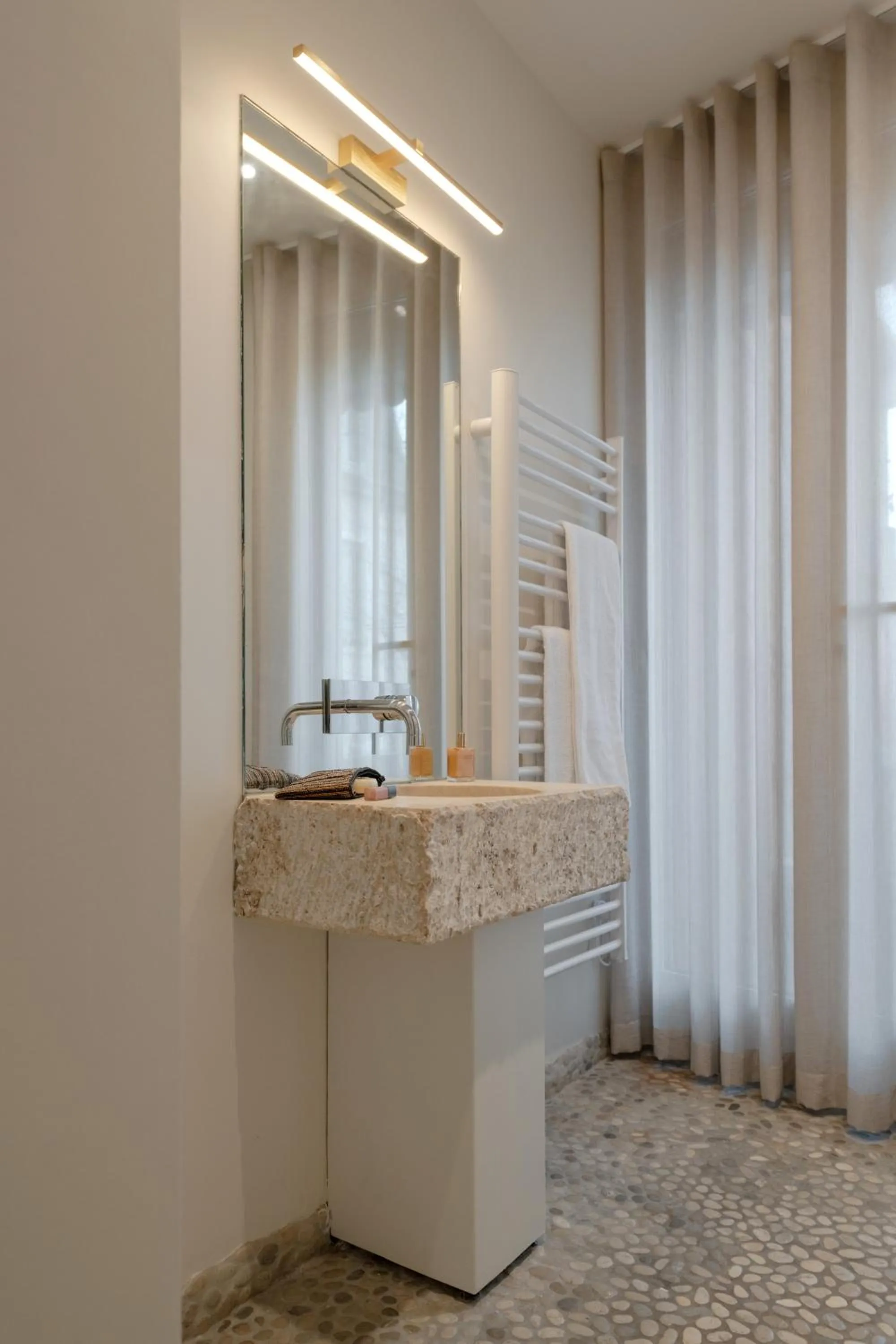 Bathroom in MiHotel Le Gourguillon