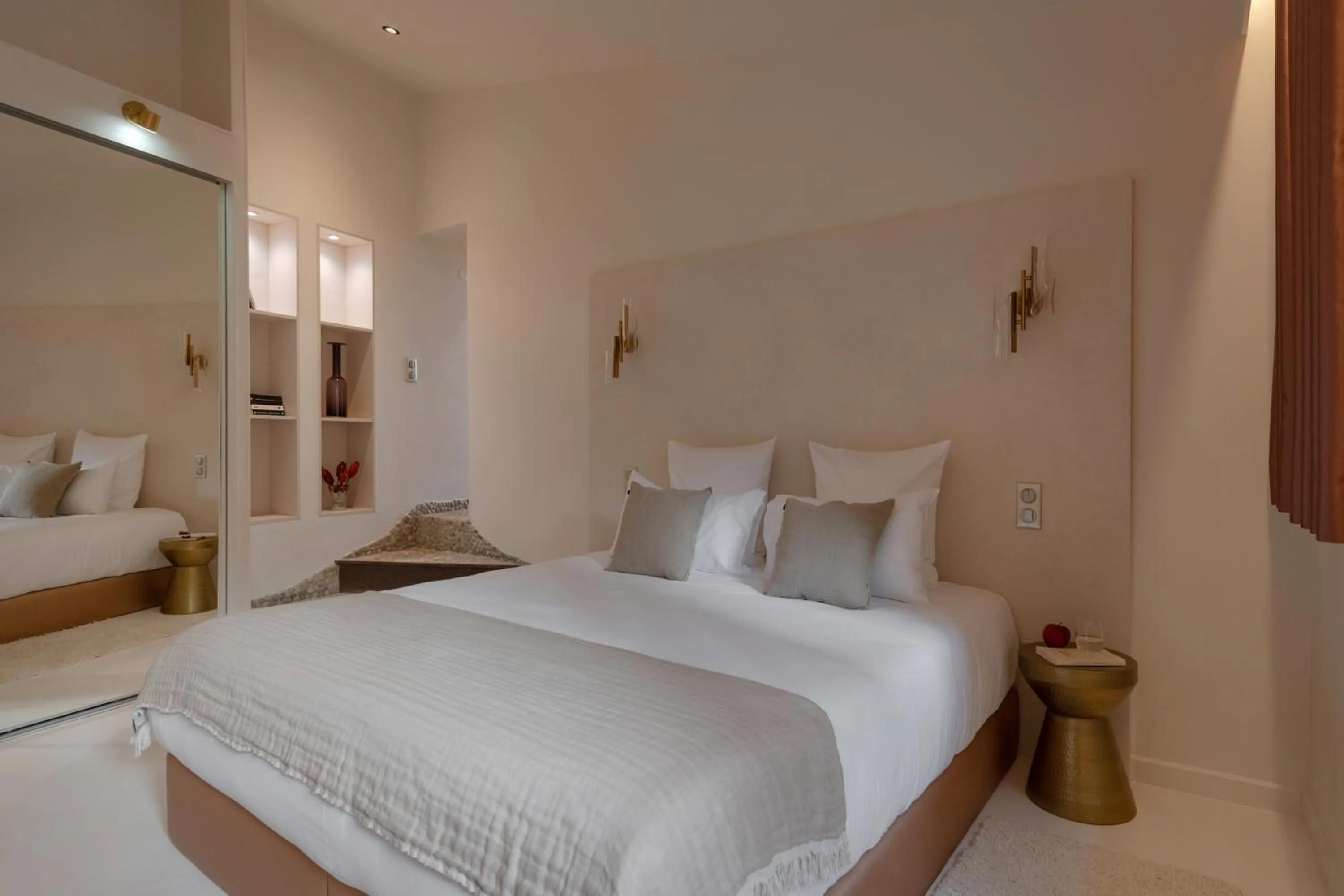 Bed in MiHotel Le Gourguillon