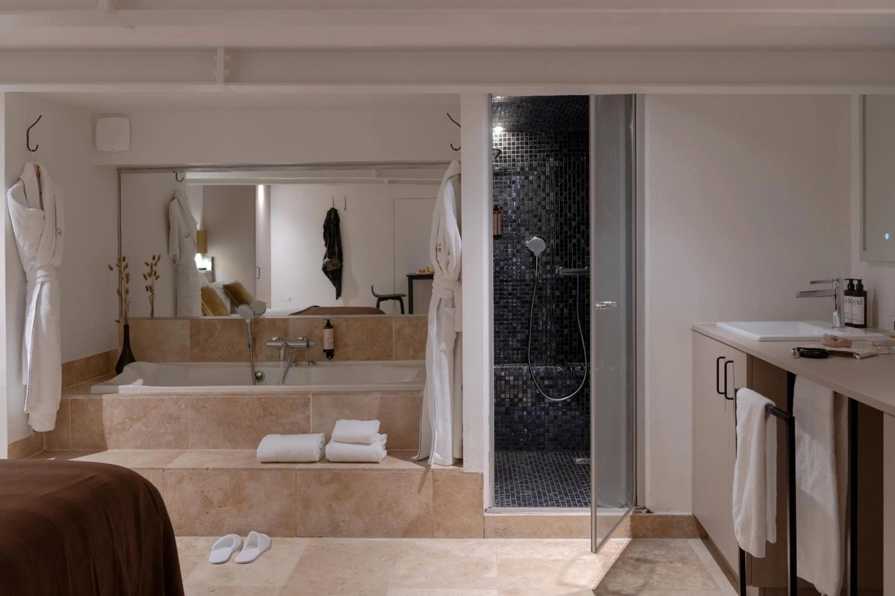 Bed in MiHotel Le Gourguillon