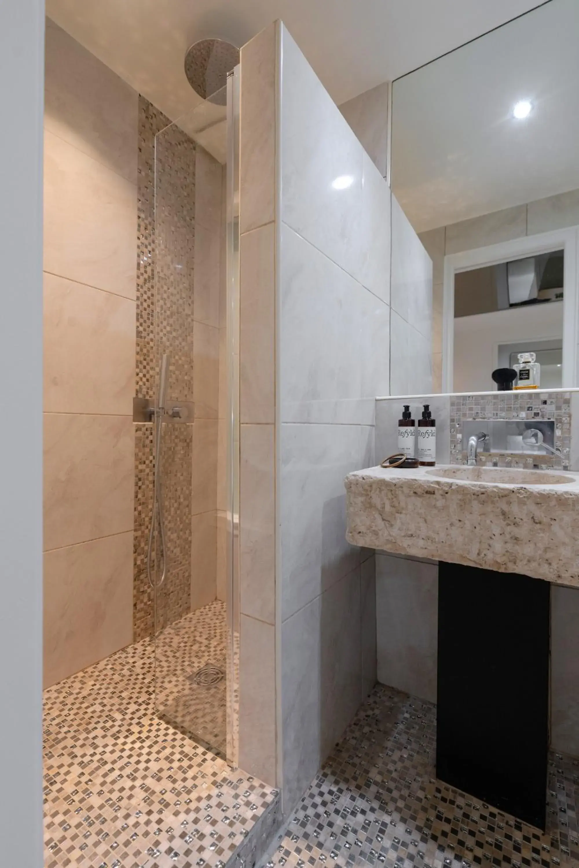 Suite Supérieure "Stella" in MiHotel Le Gourguillon Suite Supérieure "Stella" in MiHotel Le Gourguillon