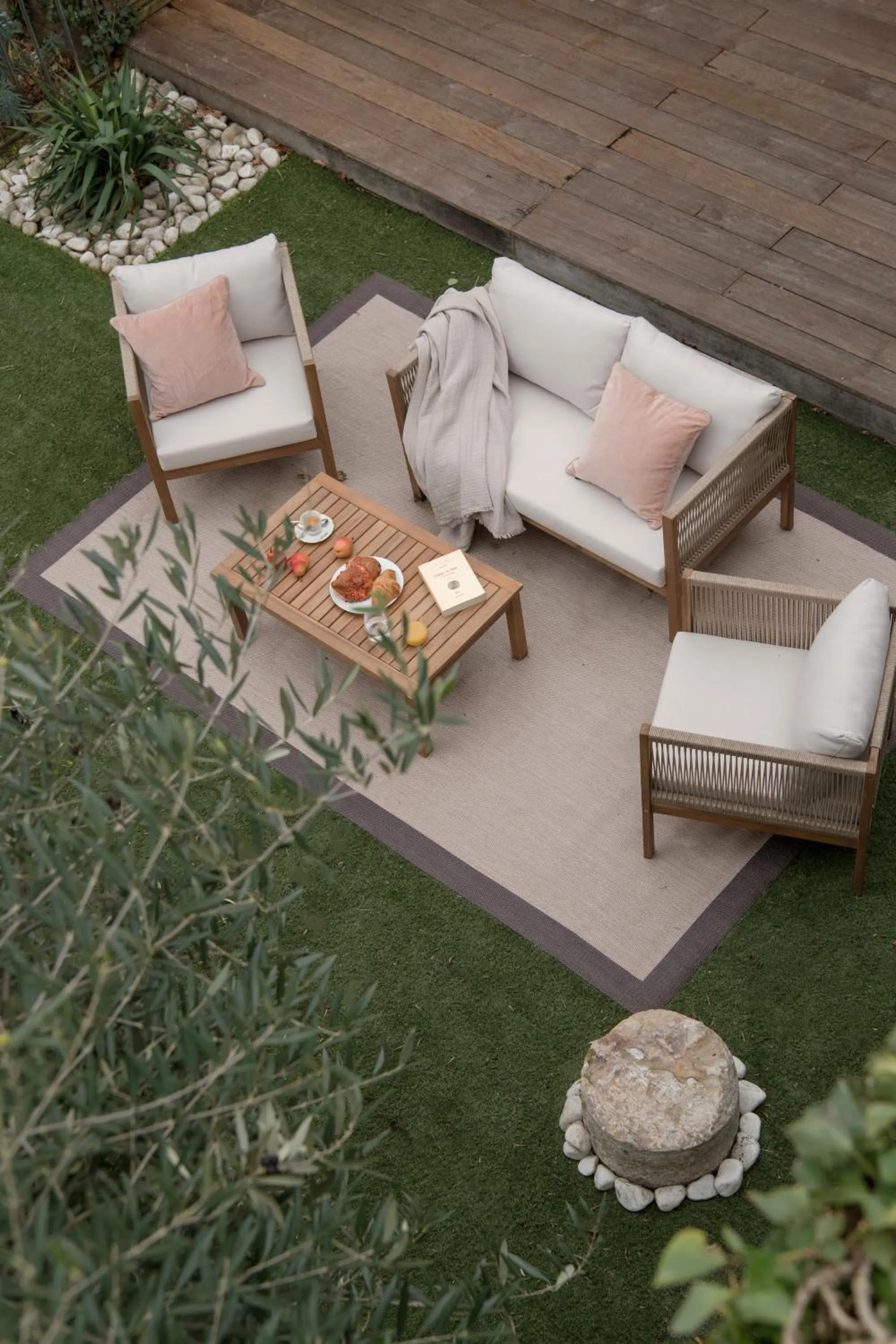 Patio in MiHotel Le Gourguillon