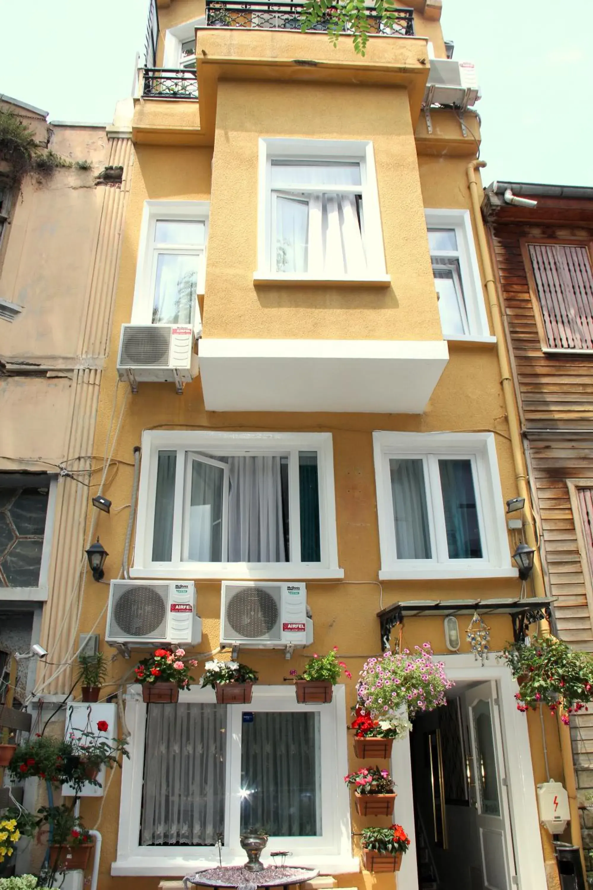 Facade/entrance in Masal Hotel Facade/entrance in Masal Hotel