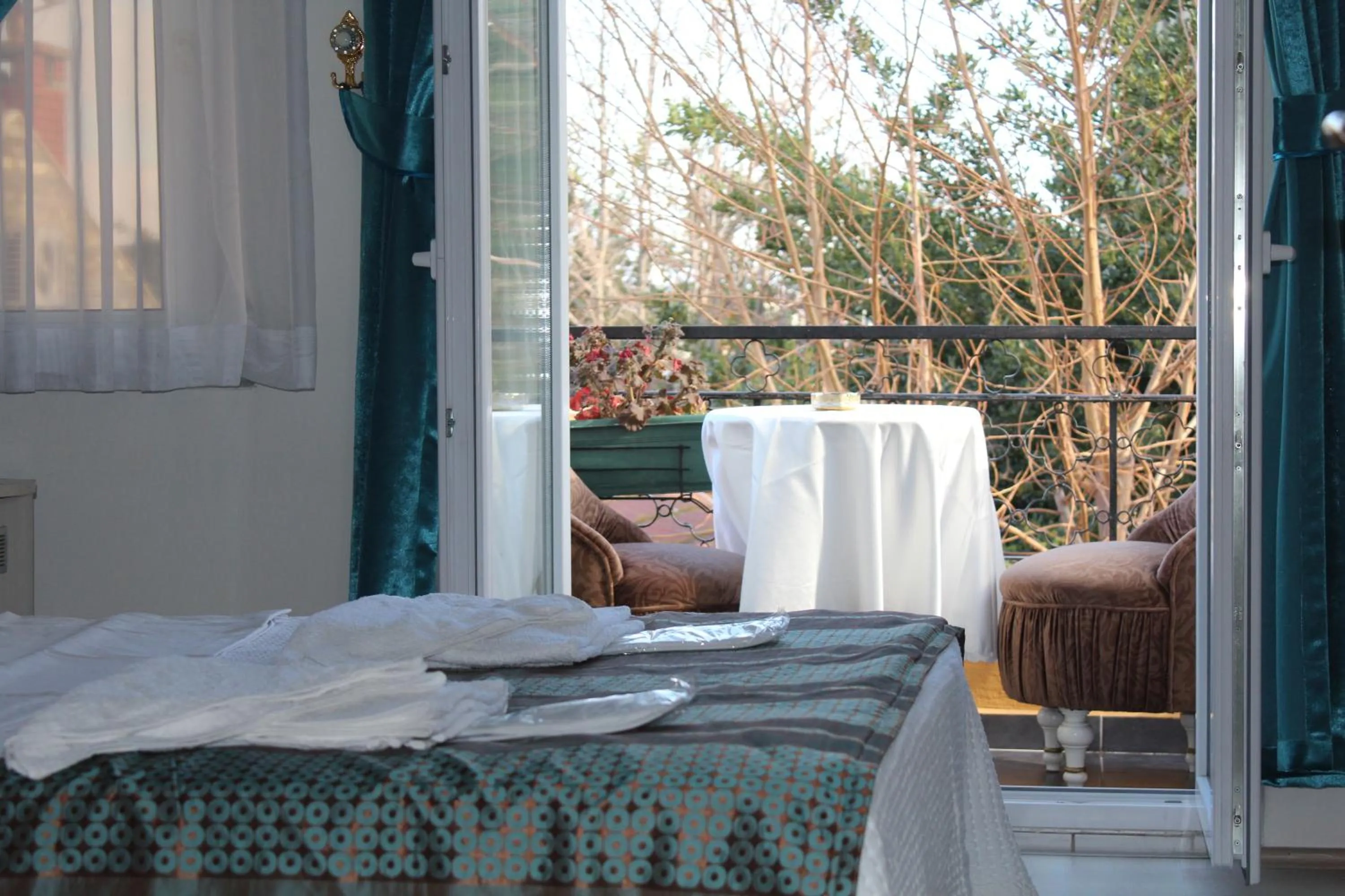 Balcony/Terrace, Bed in Masal Hotel