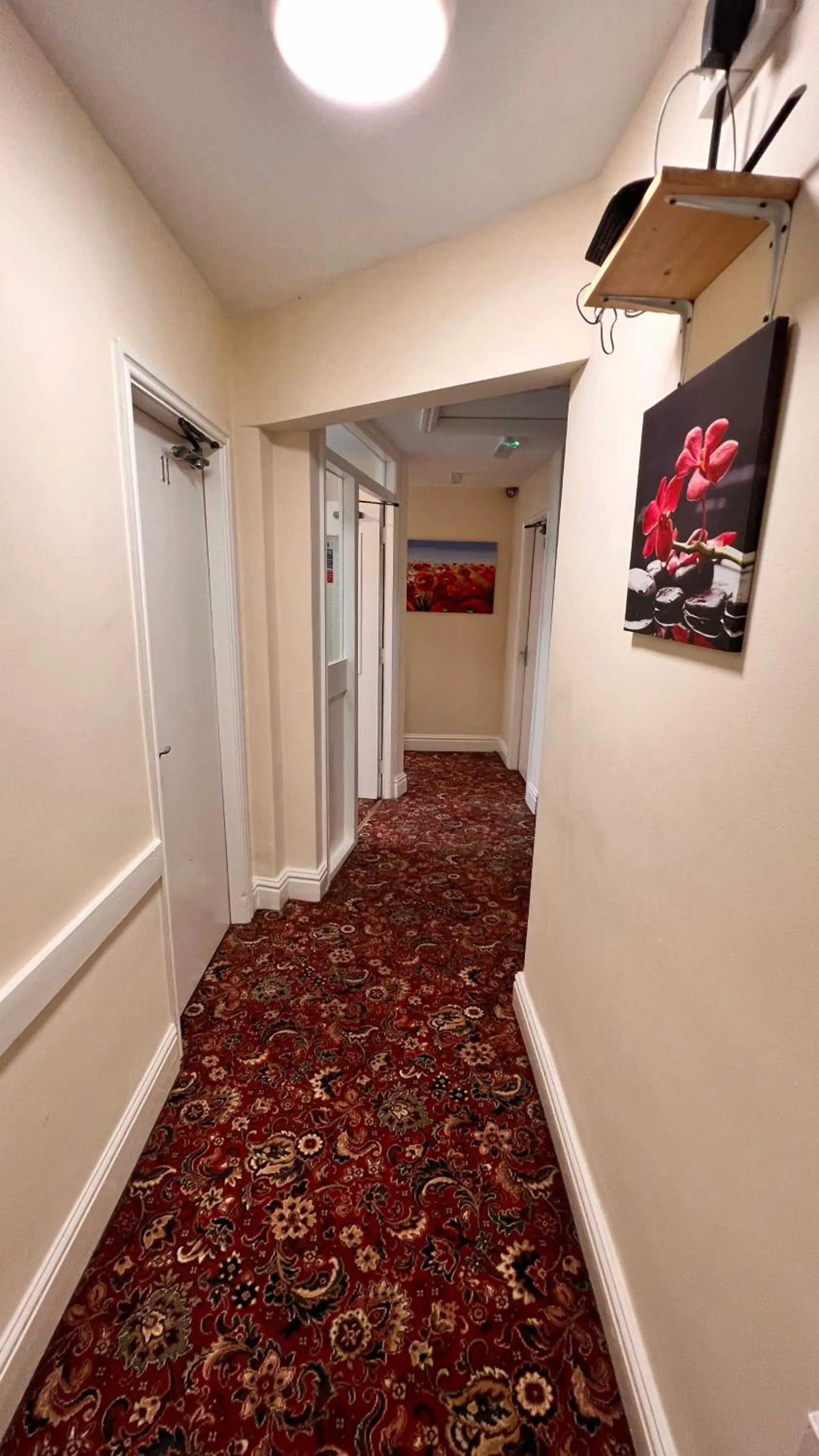 Area and facilities in Castle Lodge Guest House 86-88 Sheil Rd L6 3AF