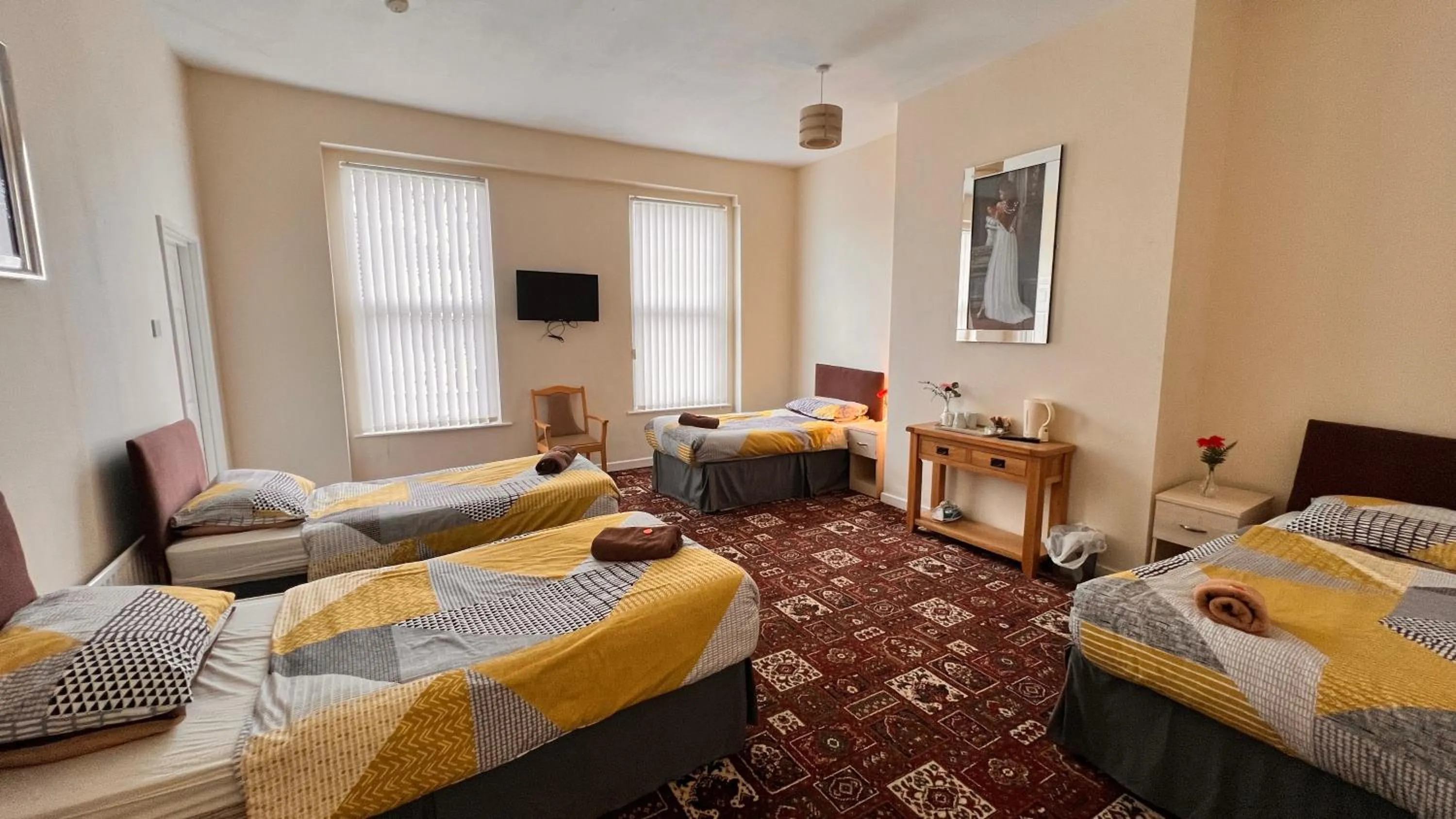 Photo of the whole room, Bed in Castle Lodge Guest House 86-88 Sheil Rd L6 3AF