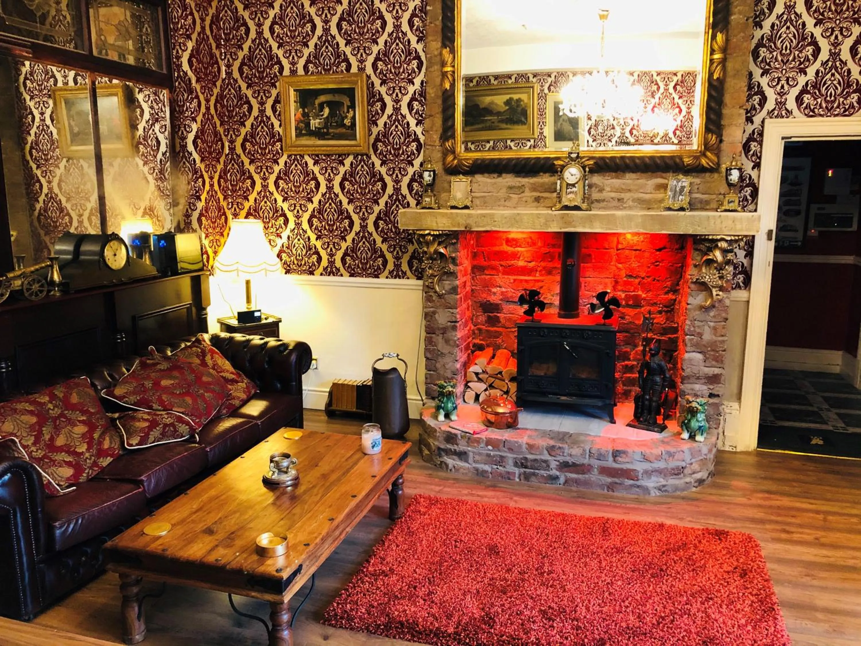 Seating area in Castle Lodge Guest House 86-88 Sheil Rd L6 3AF