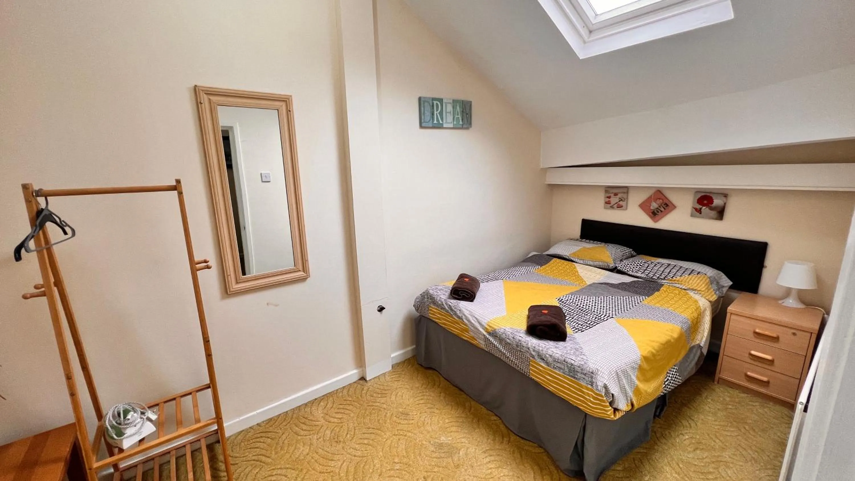 Bedroom, Bed in Castle Lodge Guest House 86-88 Sheil Rd L6 3AF