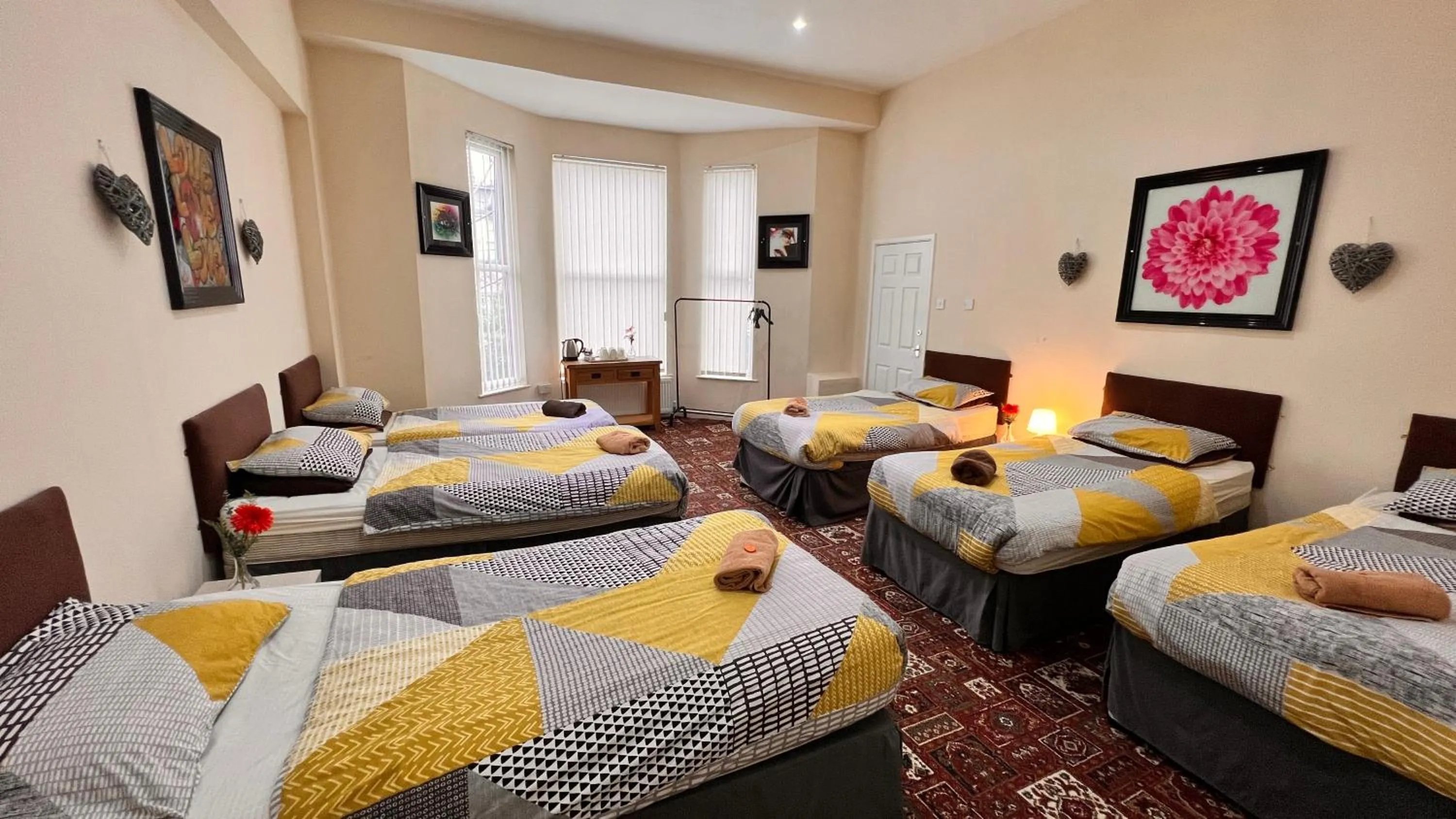 Photo of the whole room, Bed in Castle Lodge Guest House 86-88 Sheil Rd L6 3AF