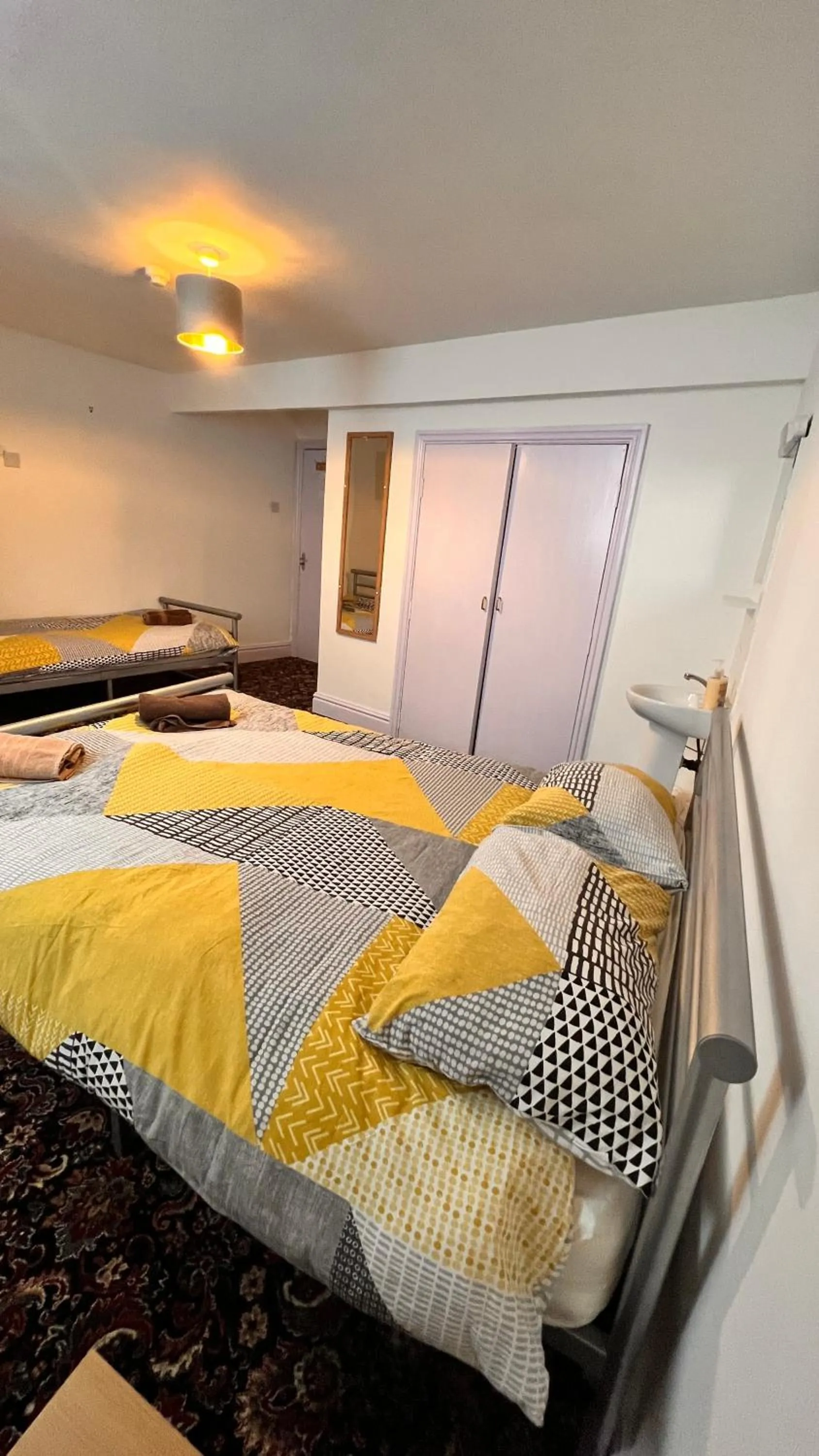 Photo of the whole room, Bed in Castle Lodge Guest House 86-88 Sheil Rd L6 3AF