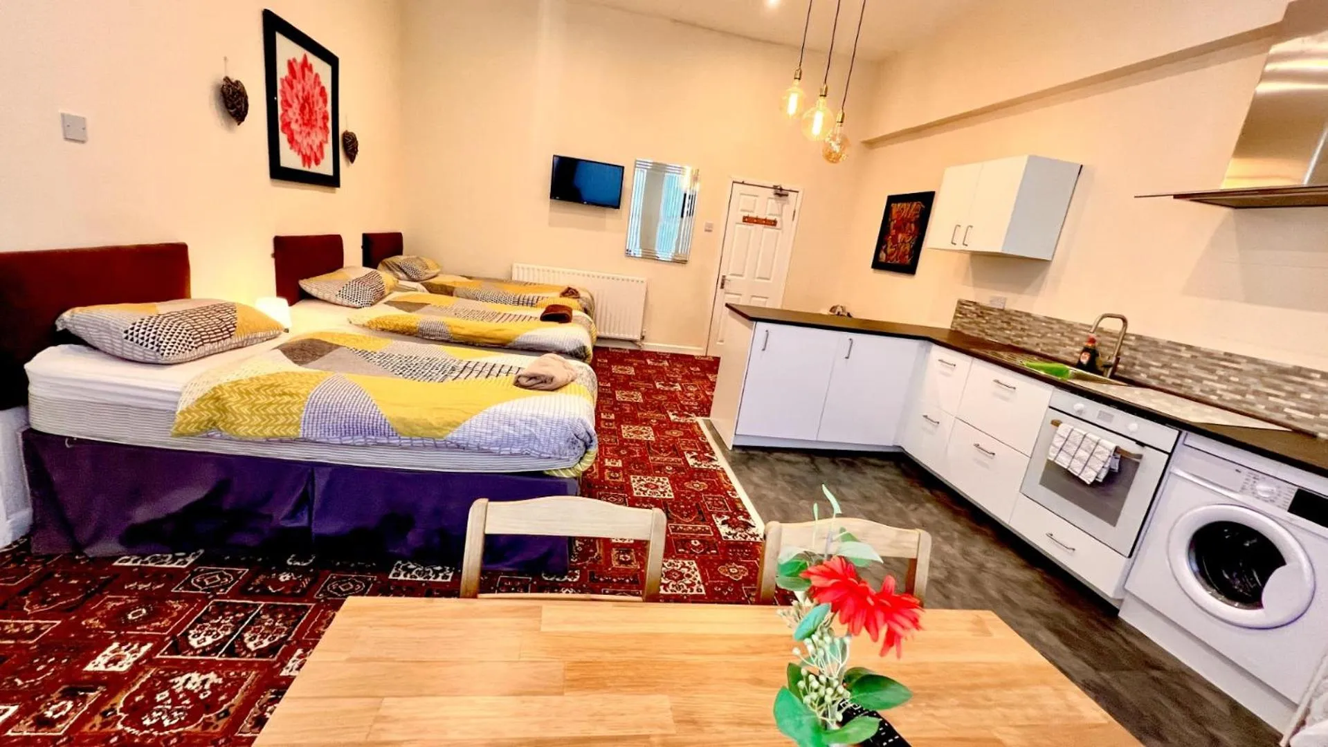 Living room in Castle Lodge Guest House 86-88 Sheil Rd L6 3AF