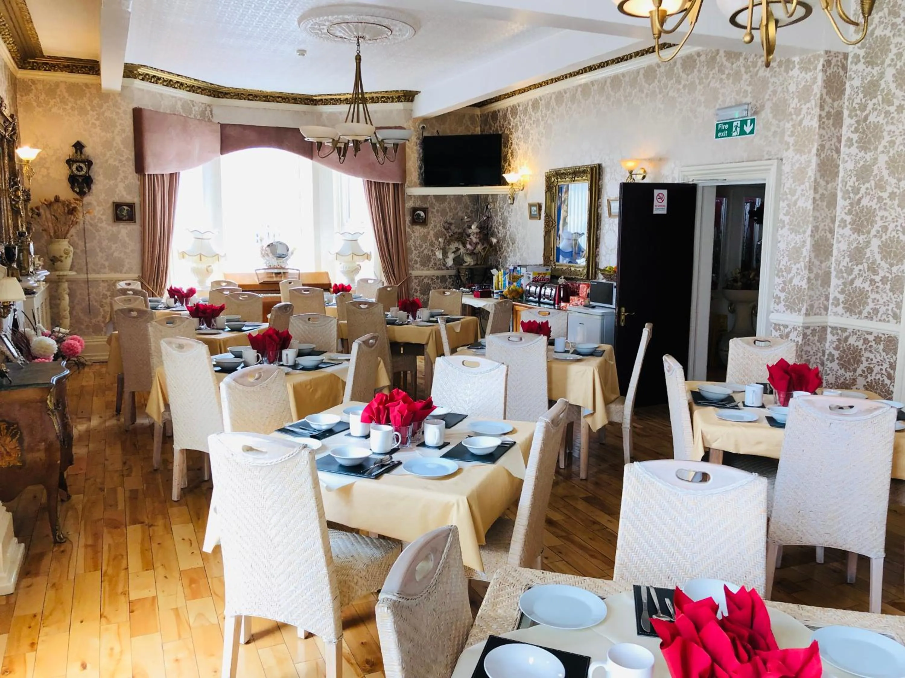 Restaurant/places to eat in Castle Lodge Guest House 86-88 Sheil Rd L6 3AF