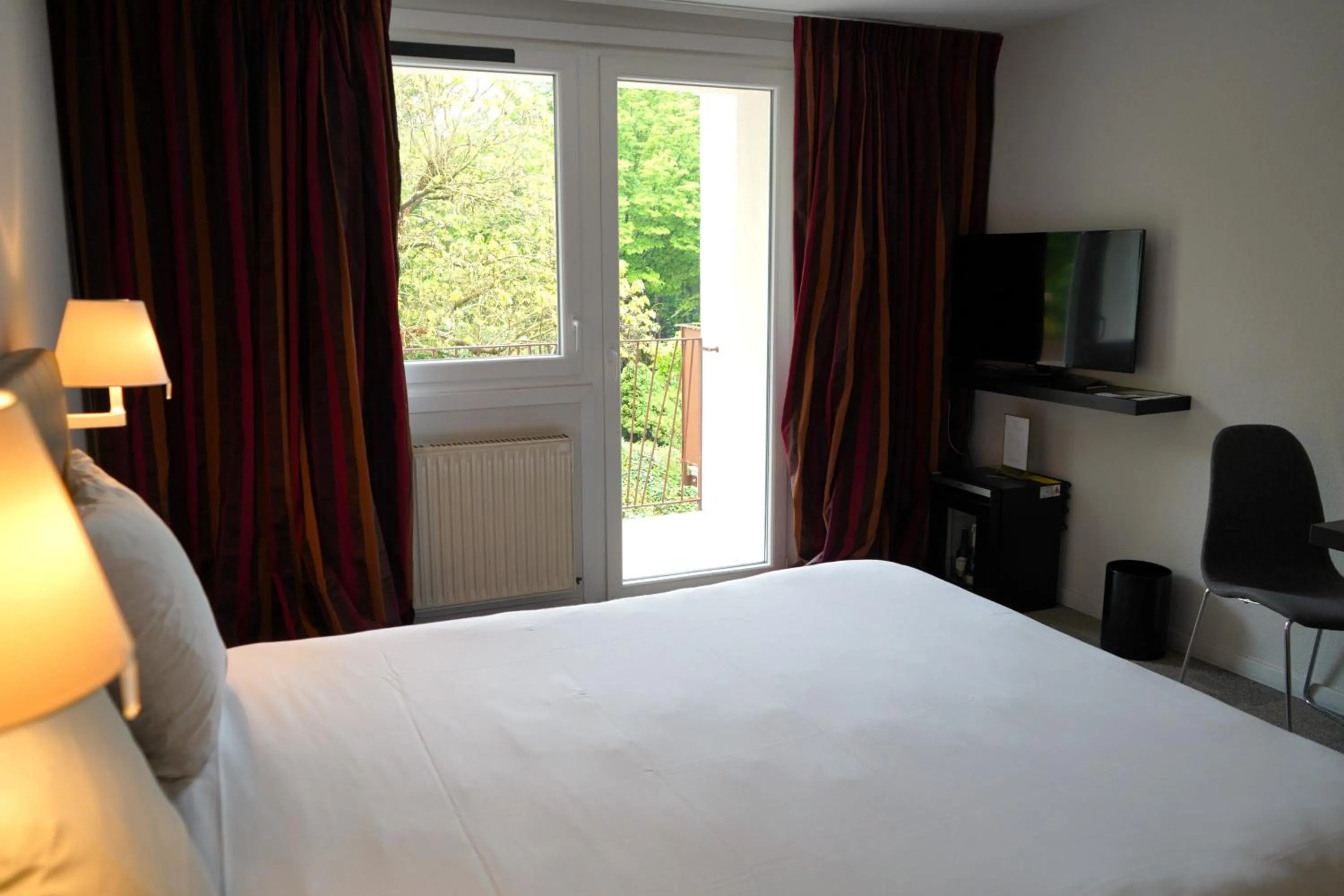 TV and multimedia, Bed in Maison Jenny Hotel Restaurant & Spa